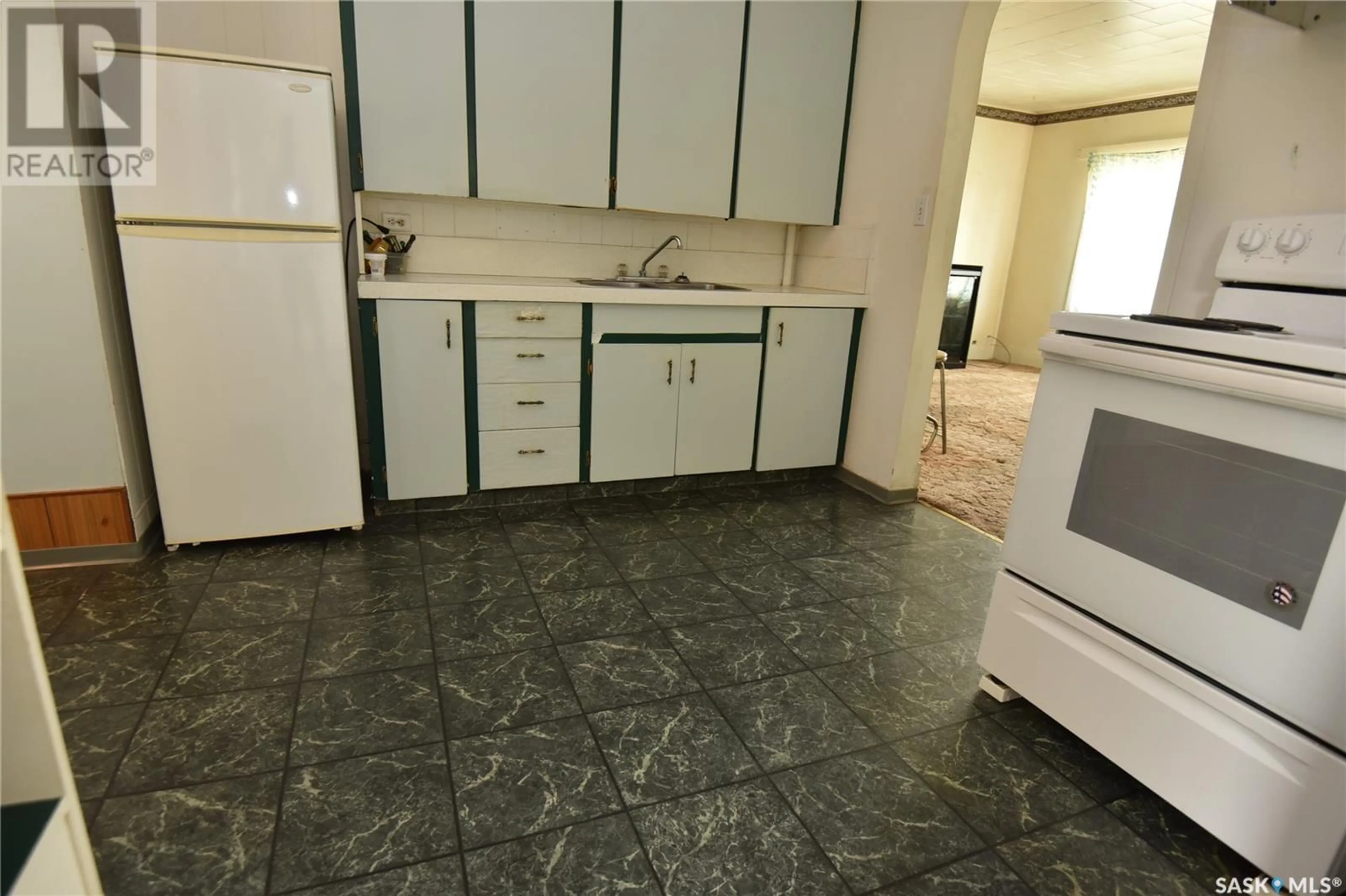 Standard kitchen, ceramic/tile floor for 303 2ND STREET, Nipawin Saskatchewan S0E1E0