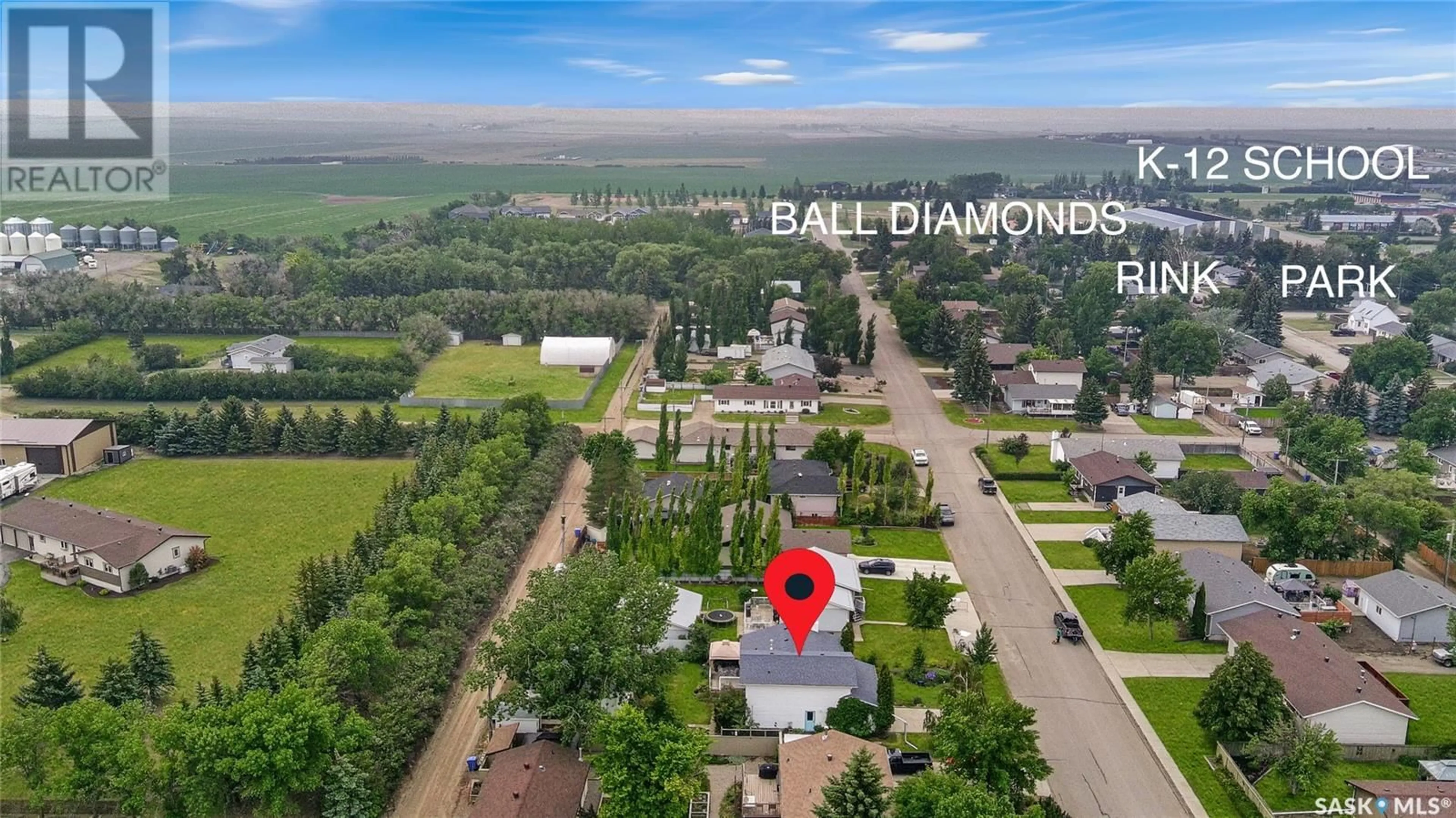 A pic from outside/outdoor area/front of a property/back of a property/a pic from drone, unknown for 104 6TH AVENUE, Swift Current Saskatchewan S9H2M1