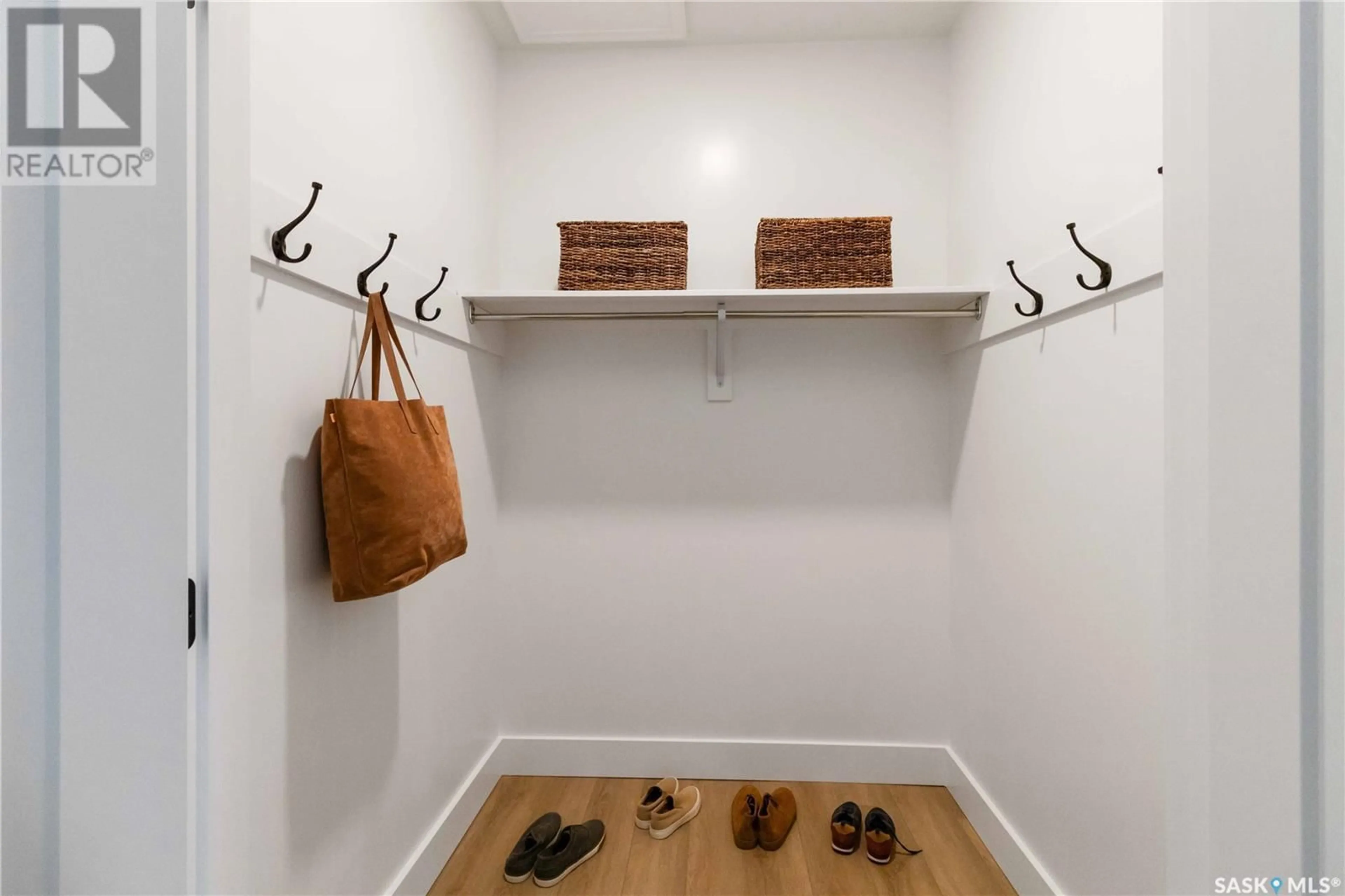 Indoor entryway for 21 105 HATHWAY CRESCENT, Saskatoon Saskatchewan S7V0P5