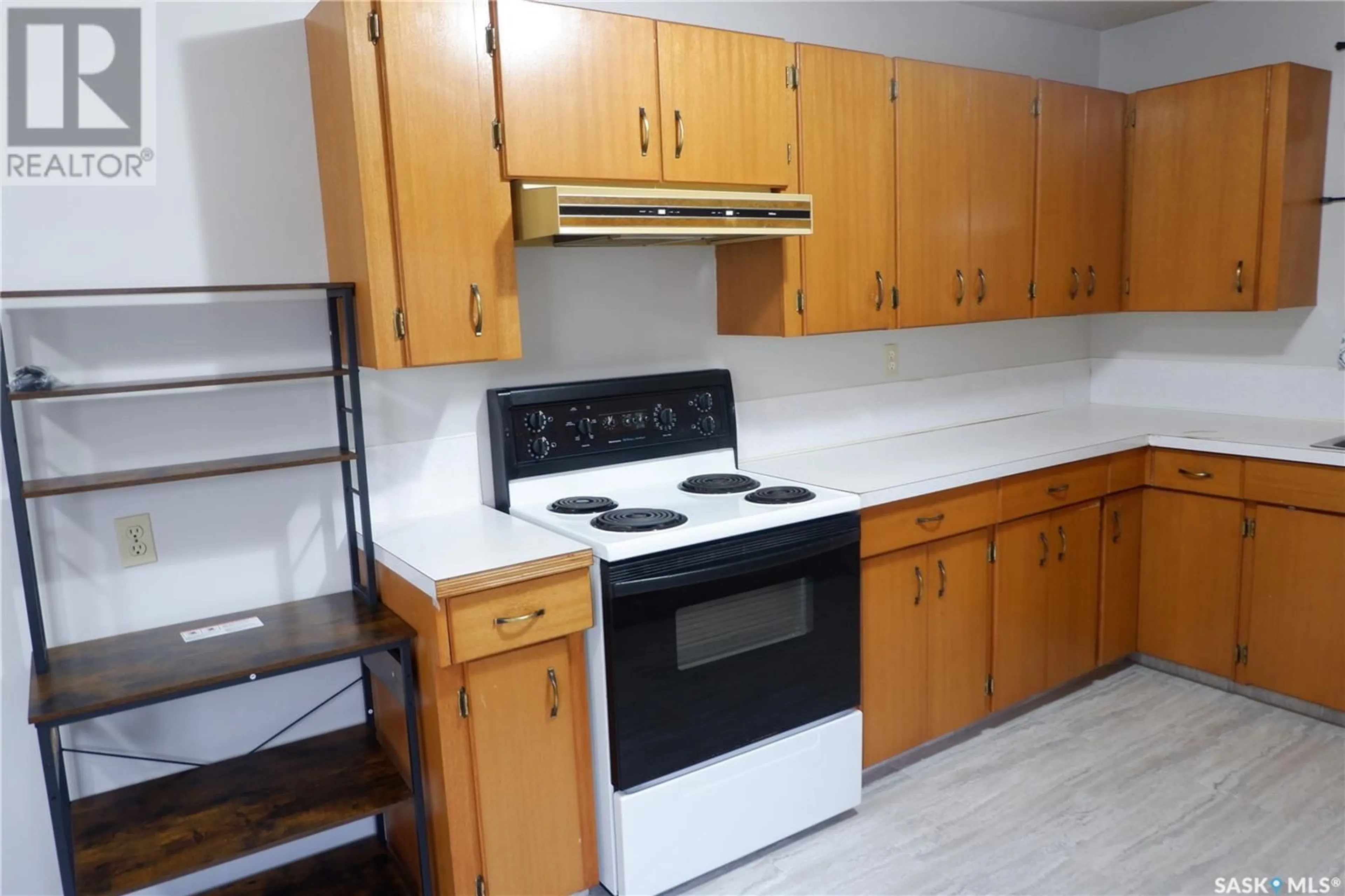 Standard kitchen, unknown for 407 3RD AVENUE, Assiniboia Saskatchewan S0H0B0