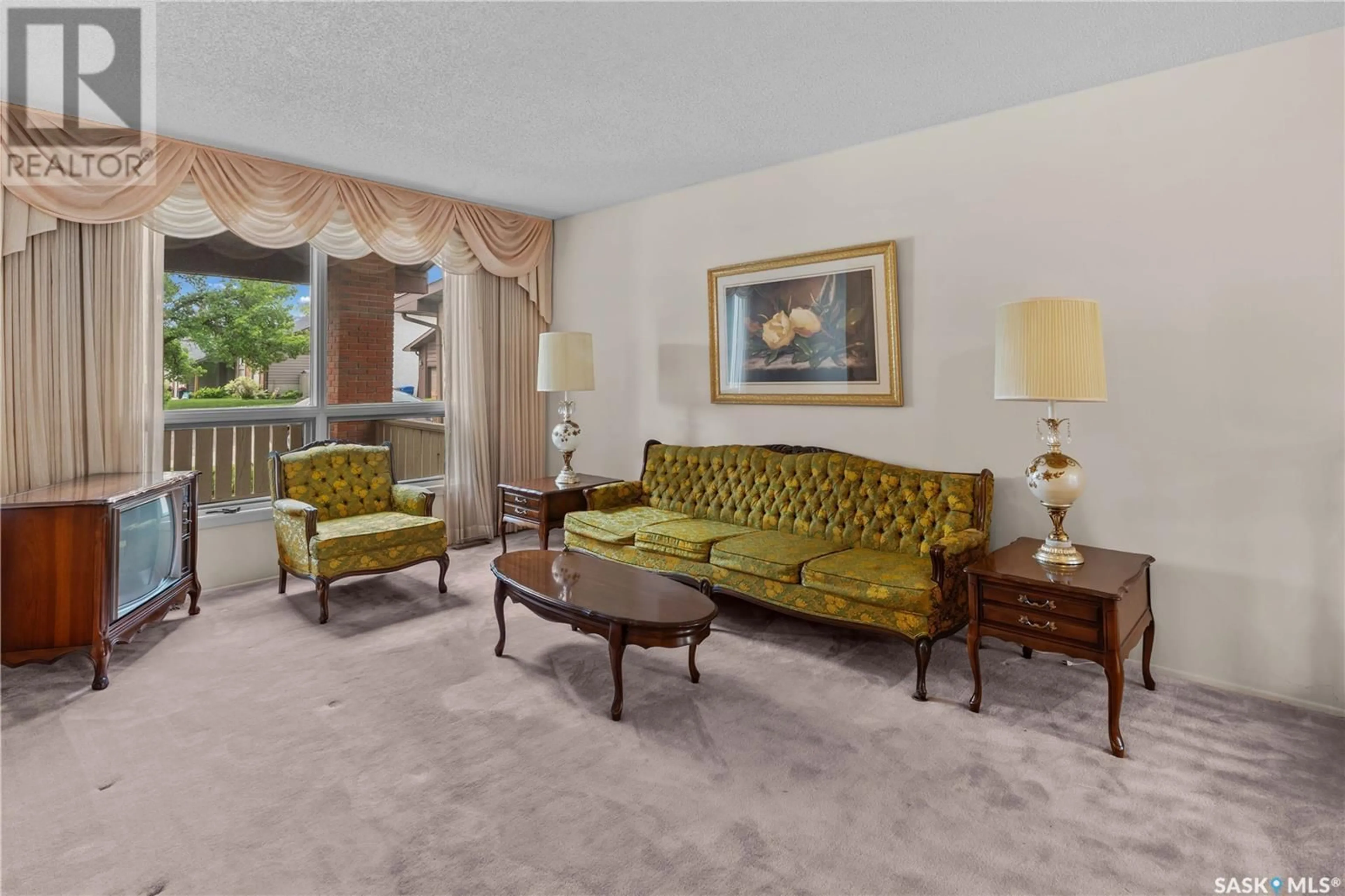 Living room with furniture, carpet floor for 2614 KLIMAN CRESCENT, Regina Saskatchewan S4V0M2