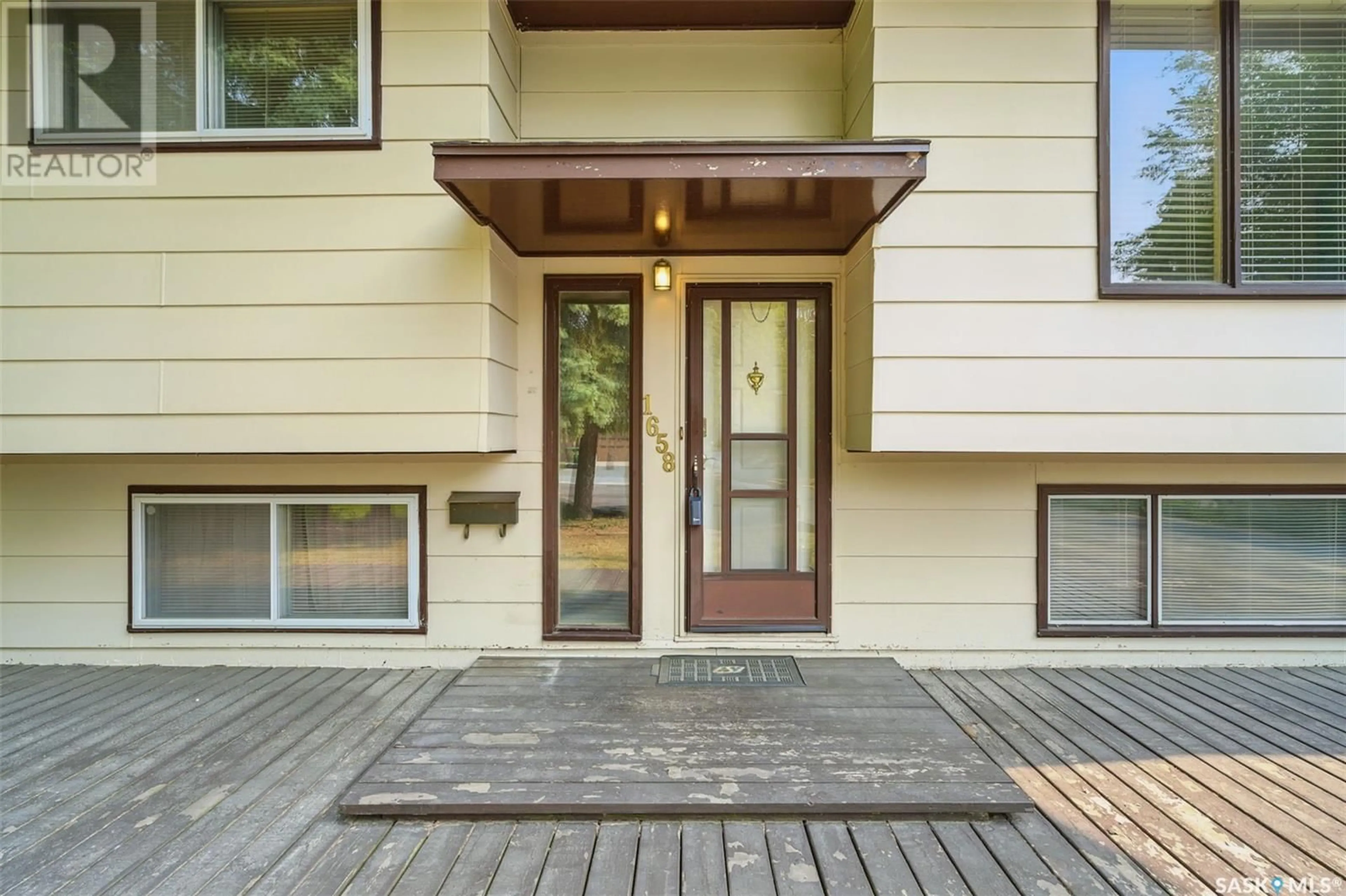 Indoor entryway for 1658 BADER CRESCENT, Saskatoon Saskatchewan S7M3V3