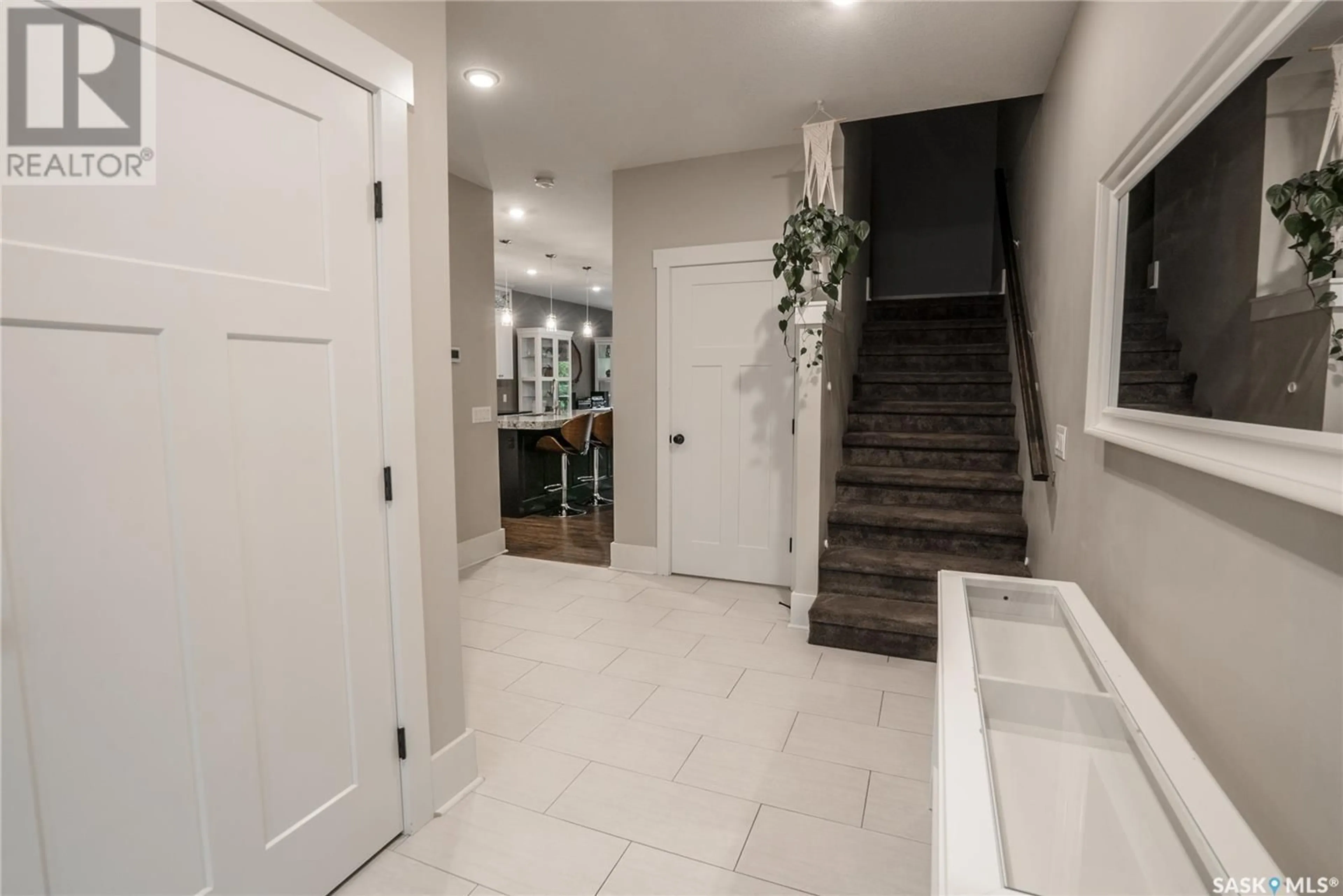 Indoor entryway for 304A 111TH STREET, Saskatoon Saskatchewan S7N1T3