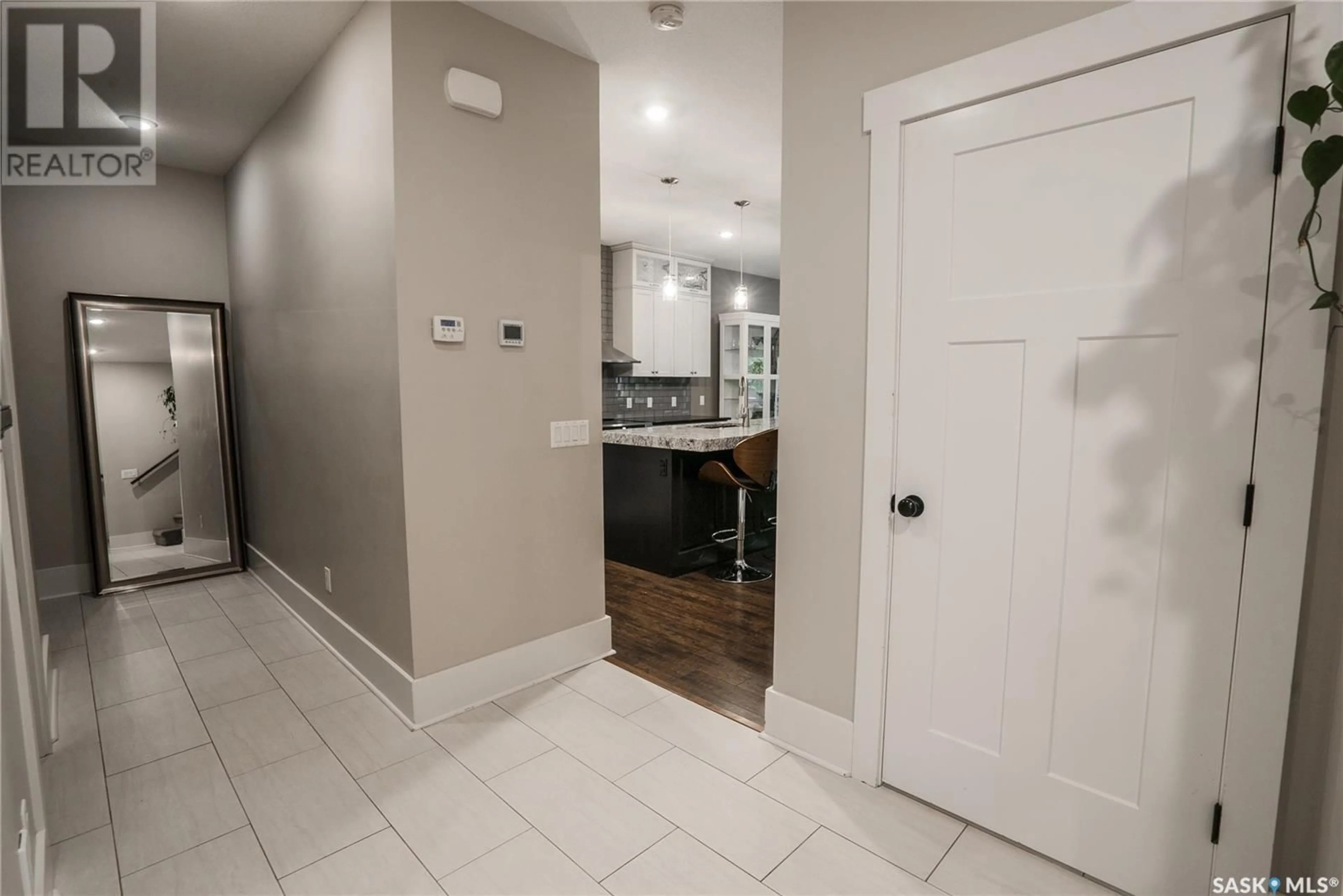 Indoor entryway for 304A 111TH STREET, Saskatoon Saskatchewan S7N1T3