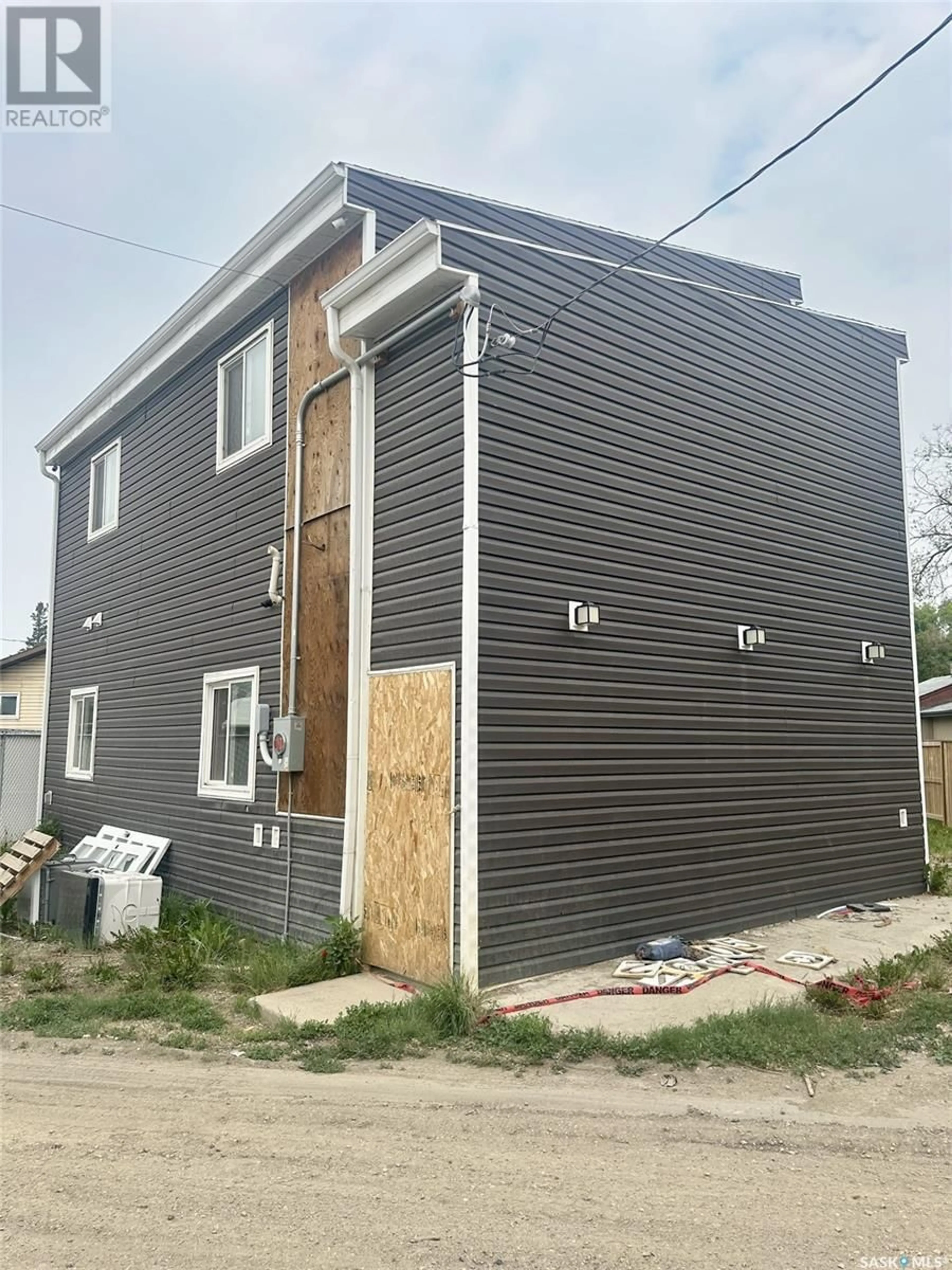 Home with vinyl exterior material, building for 413 109TH STREET, Saskatoon Saskatchewan S7N1R8