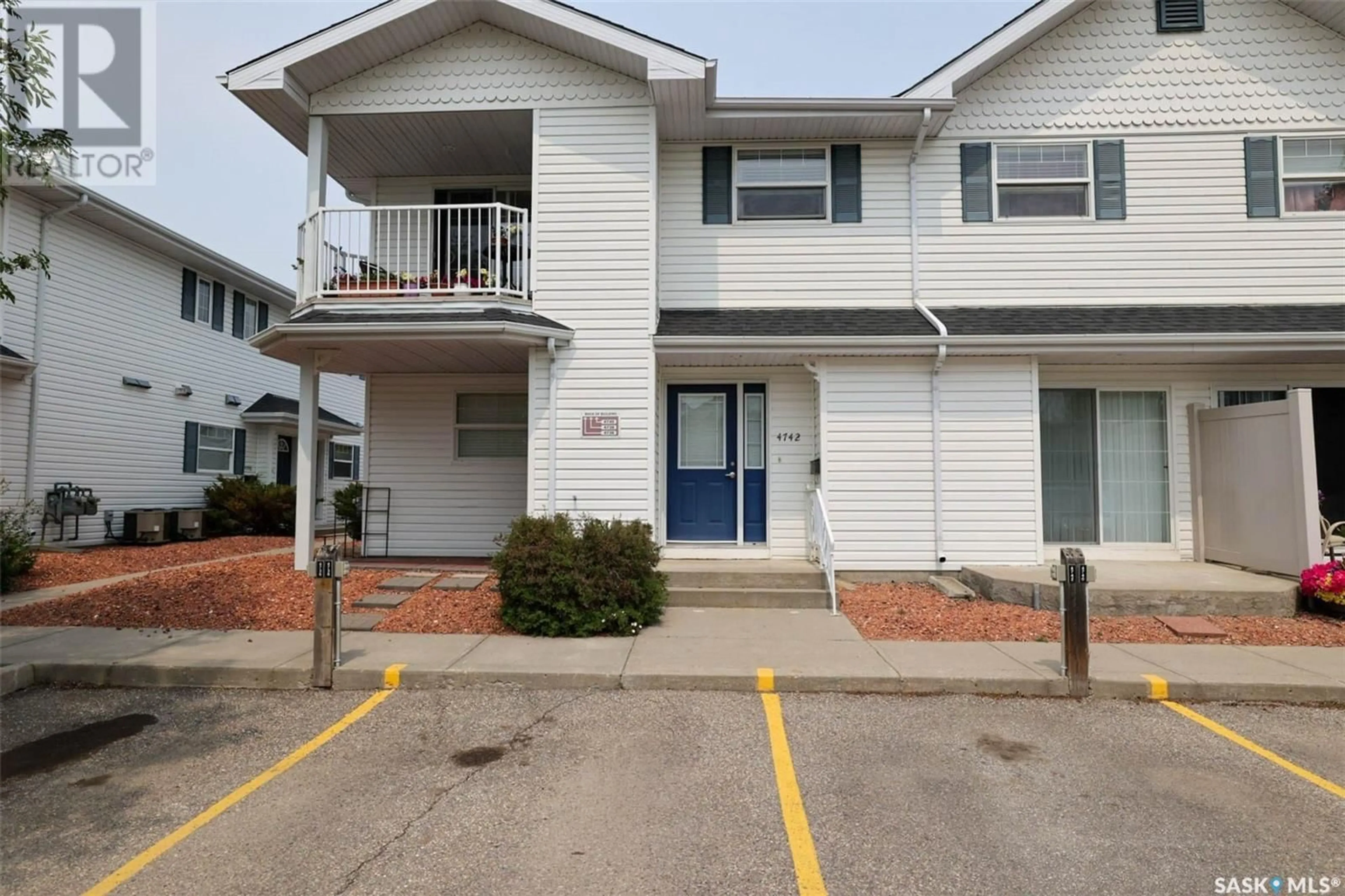Patio, street for 4742 MARIGOLD DRIVE, Regina Saskatchewan S4X4S2