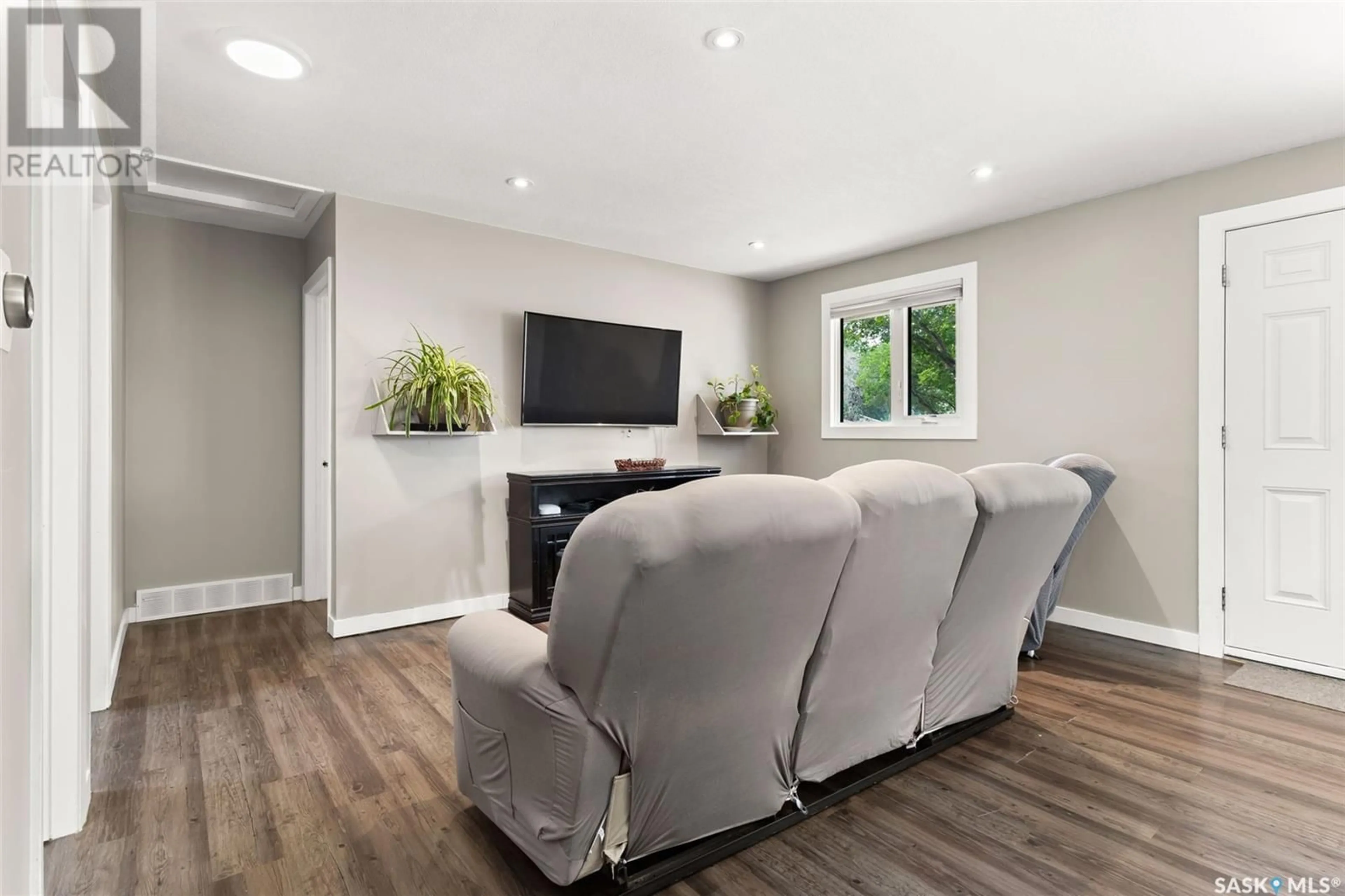 Living room with furniture, unknown for 19 LE JEUNE PLACE, Regina Saskatchewan S4T6K2