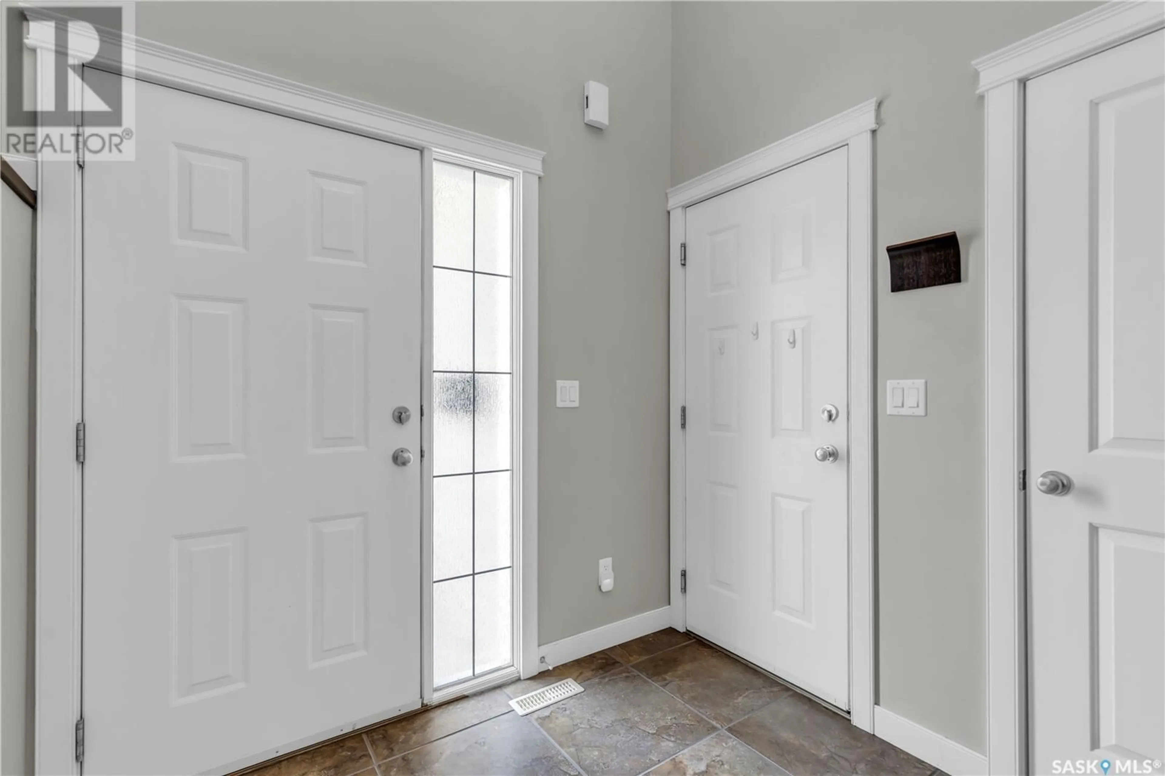 Indoor entryway for 311 WATERS CRESCENT, Saskatoon Saskatchewan S7W0A5