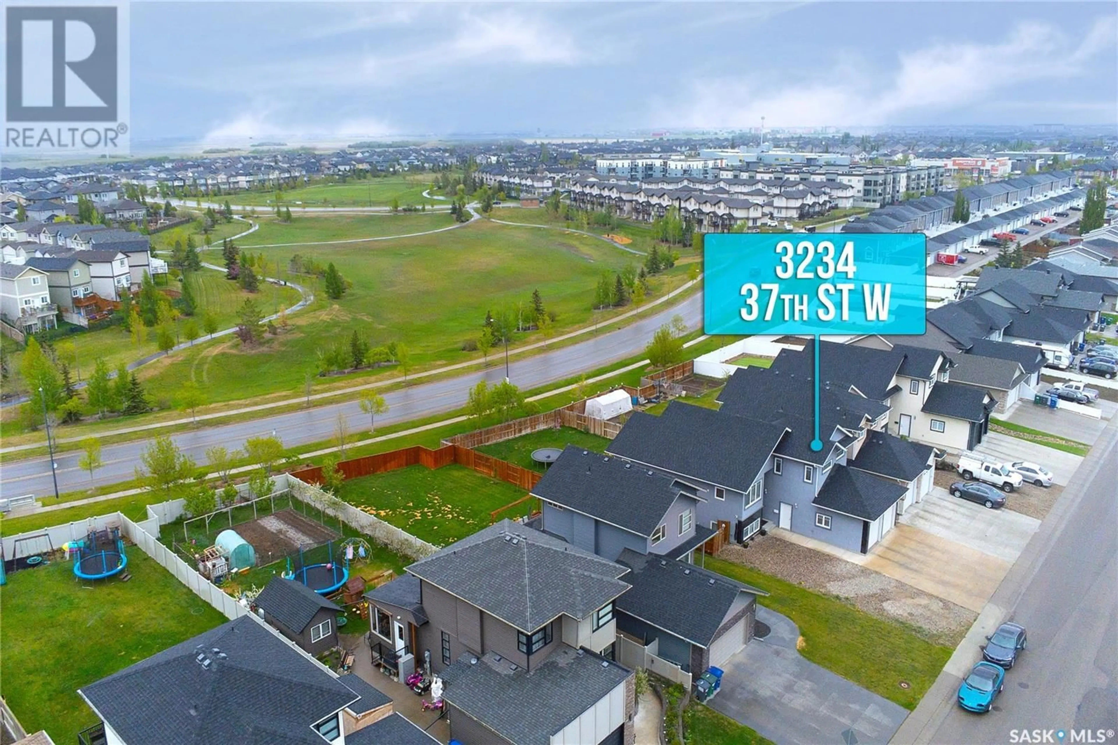 A pic from outside/outdoor area/front of a property/back of a property/a pic from drone, unknown for 3234 37TH STREET, Saskatoon Saskatchewan S7L7G3