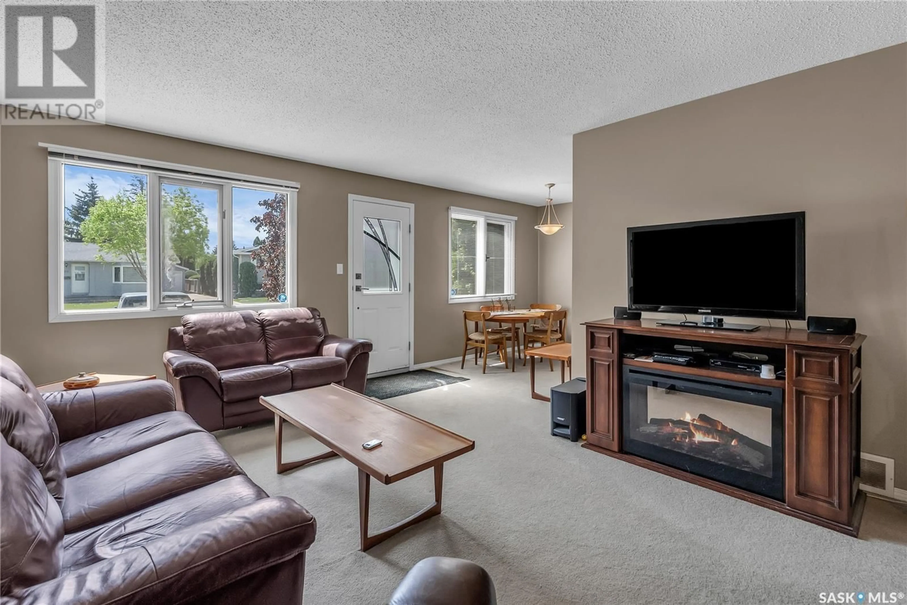 Living room with furniture, unknown for 90 CHURCHILL DRIVE, Saskatoon Saskatchewan S7K3X4