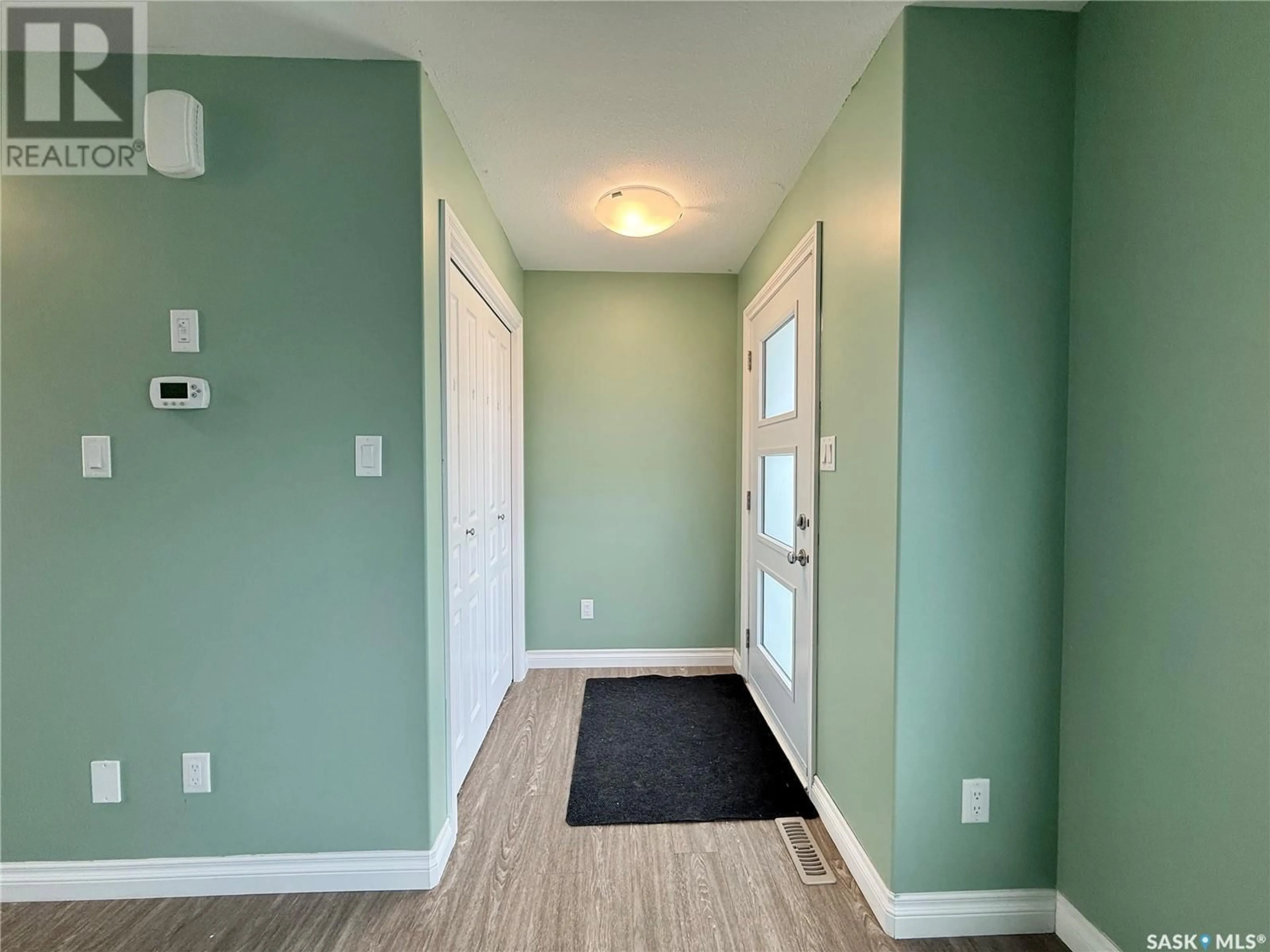 Indoor entryway for 2829 ROCHDALE BOULEVARD, Regina Saskatchewan S4X0N1