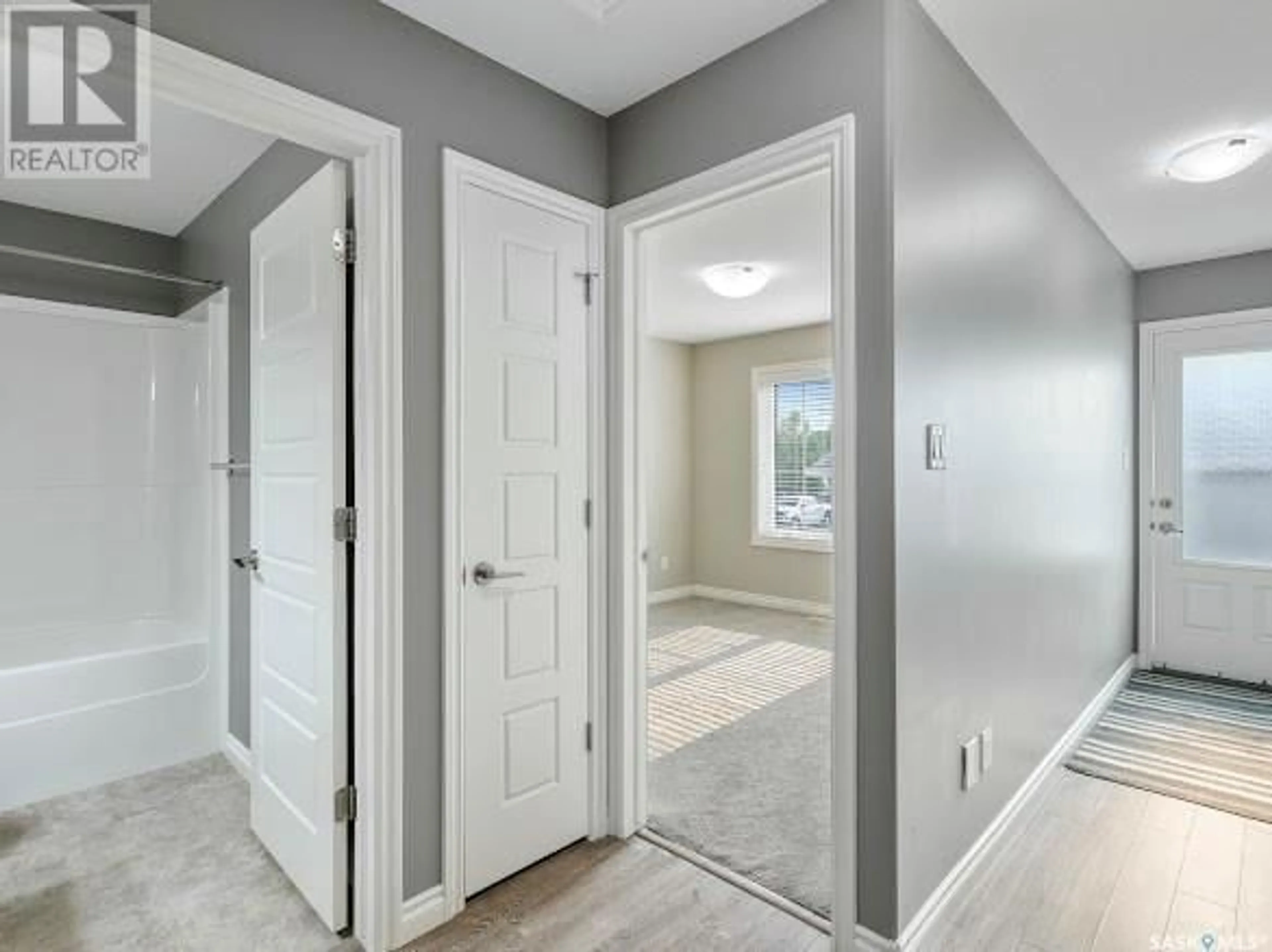 Indoor entryway for 4398 SHAFFER STREET, Regina Saskatchewan S4W0L4