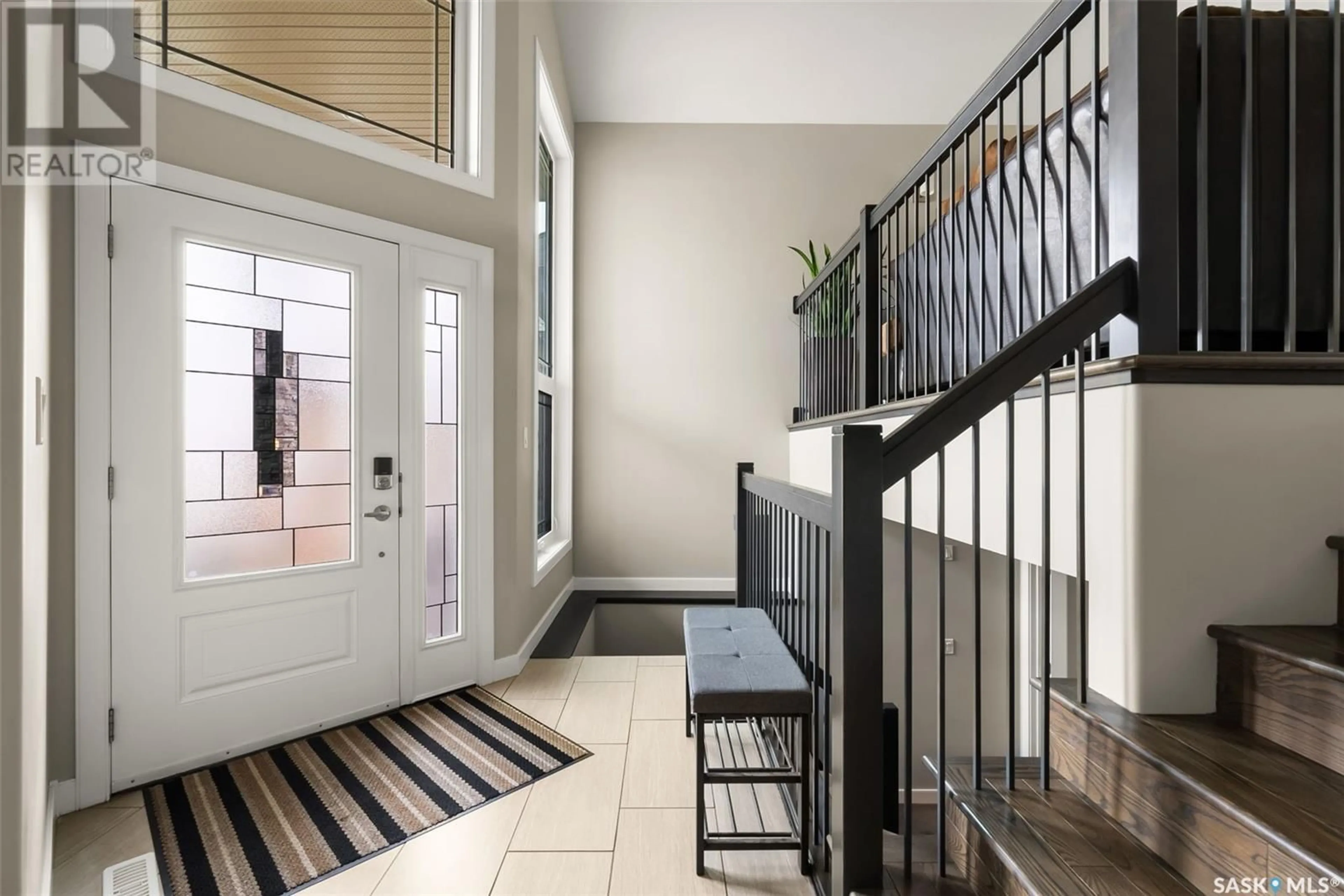 Indoor entryway for 3945 SANDHILL CRESCENT, Regina Saskatchewan S4V3G7
