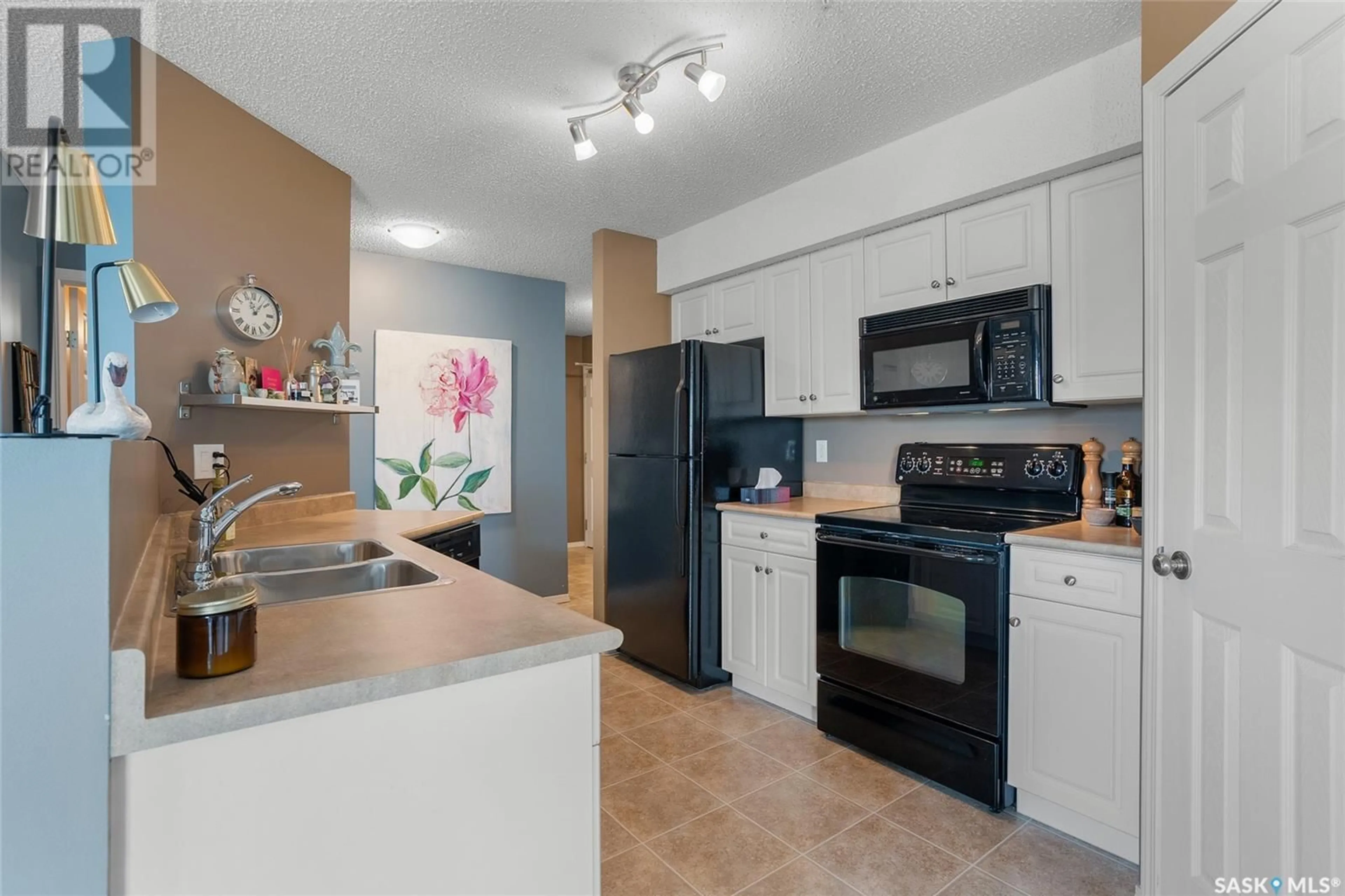 Standard kitchen, unknown for 303 - 215 LOWE ROAD, Saskatoon Saskatchewan S7S1P2