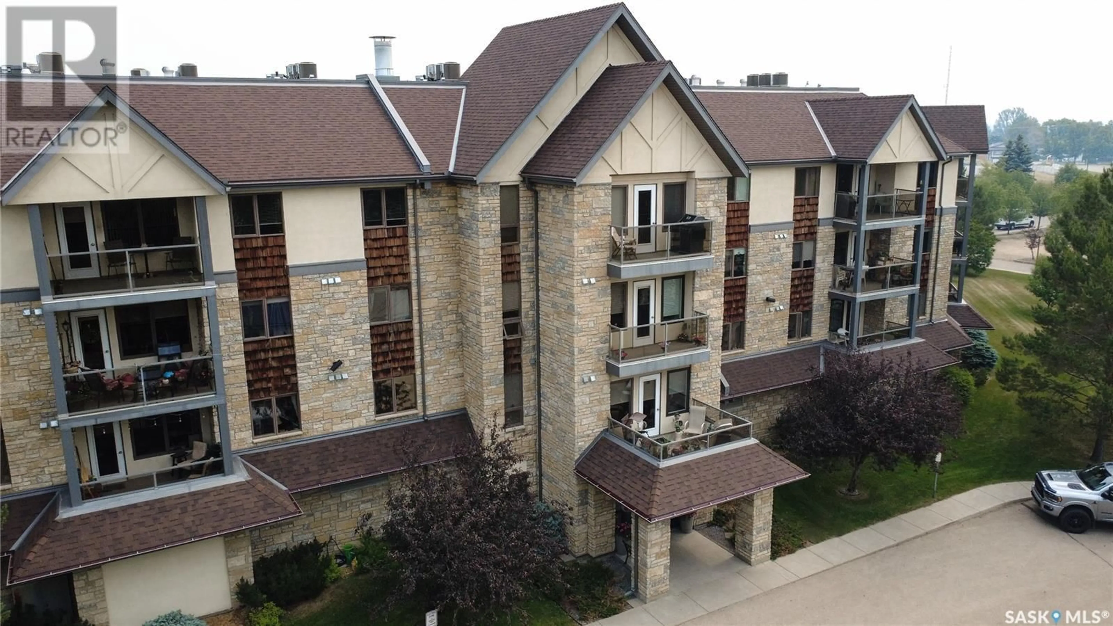 A pic from outside/outdoor area/front of a property/back of a property/a pic from drone, building for 405 - 1622 ACADIA DRIVE, Saskatoon Saskatchewan S7H5H7