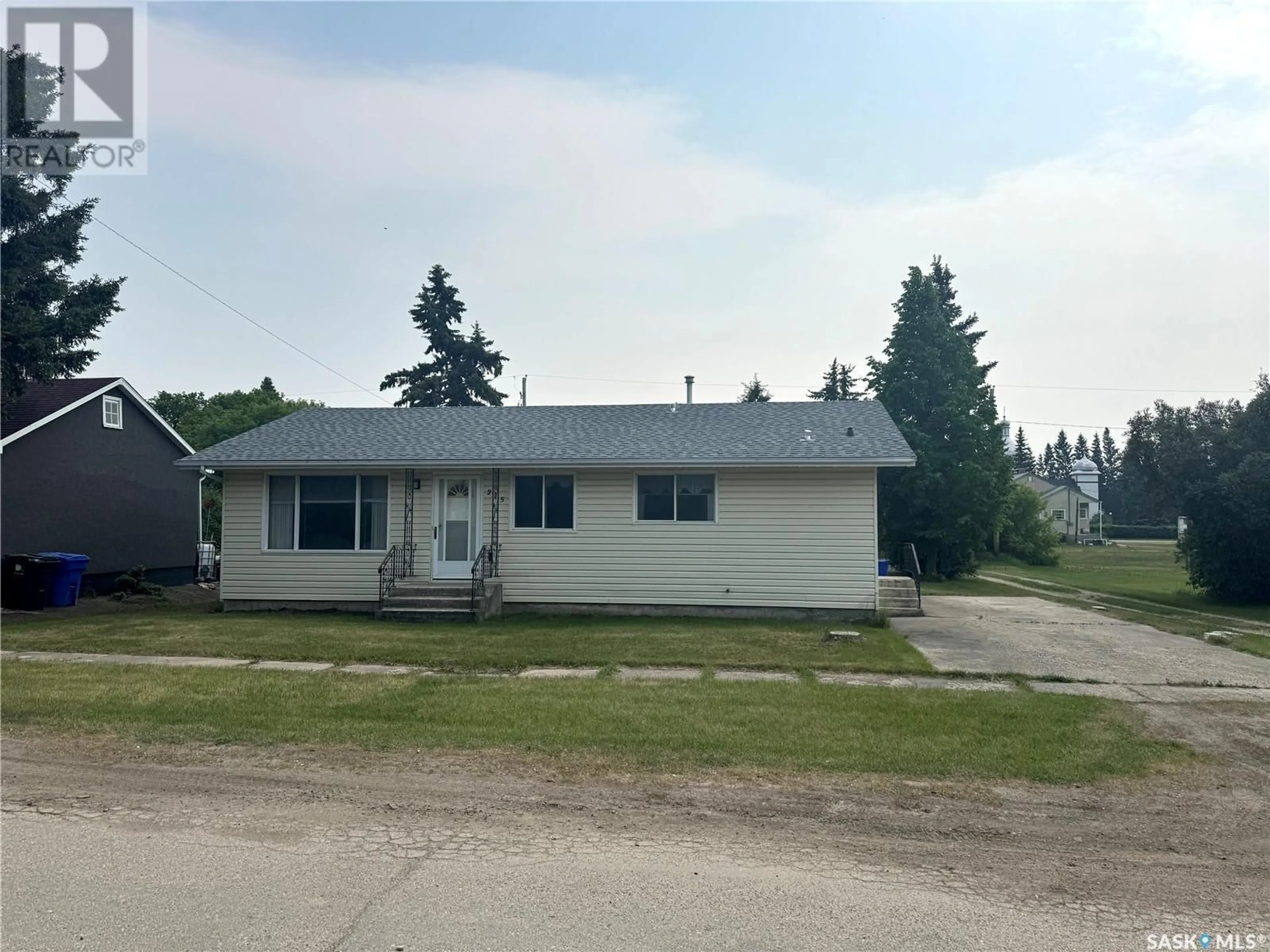 A pic from outside/outdoor area/front of a property/back of a property/a pic from drone, street for 215 1ST AVENUE, Hafford Saskatchewan S0J1A0