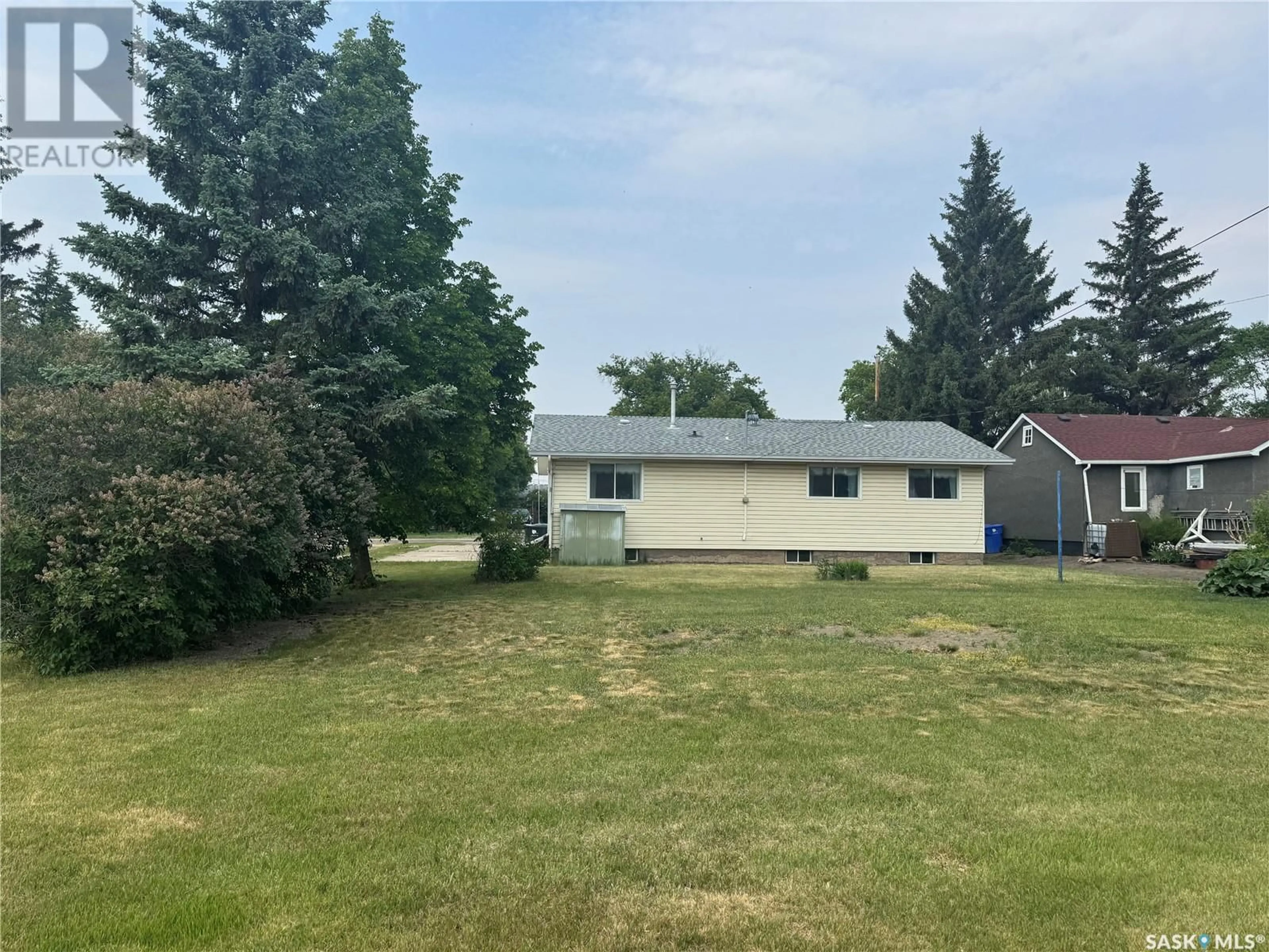 A pic from outside/outdoor area/front of a property/back of a property/a pic from drone, unknown for 215 1ST AVENUE, Hafford Saskatchewan S0J1A0