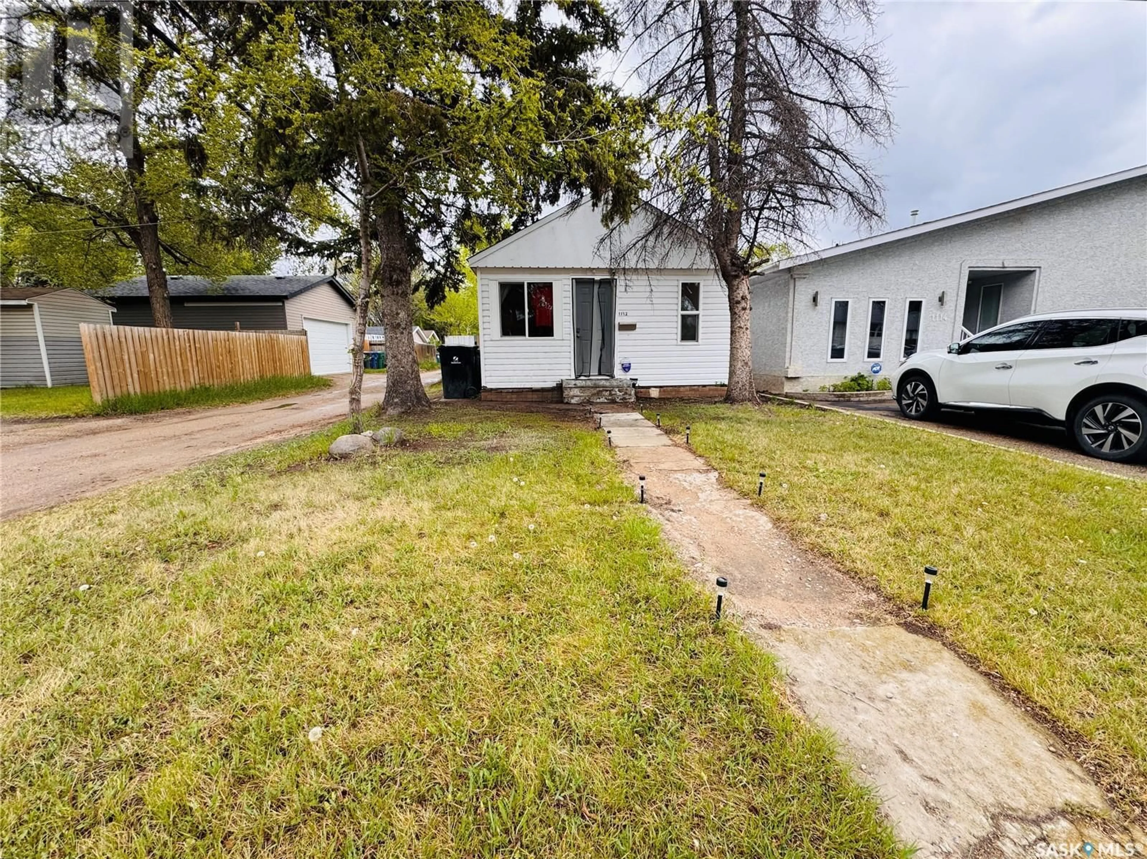 A pic from outside/outdoor area/front of a property/back of a property/a pic from drone, street for 1112 N AVENUE S, Saskatoon Saskatchewan S7M2P8