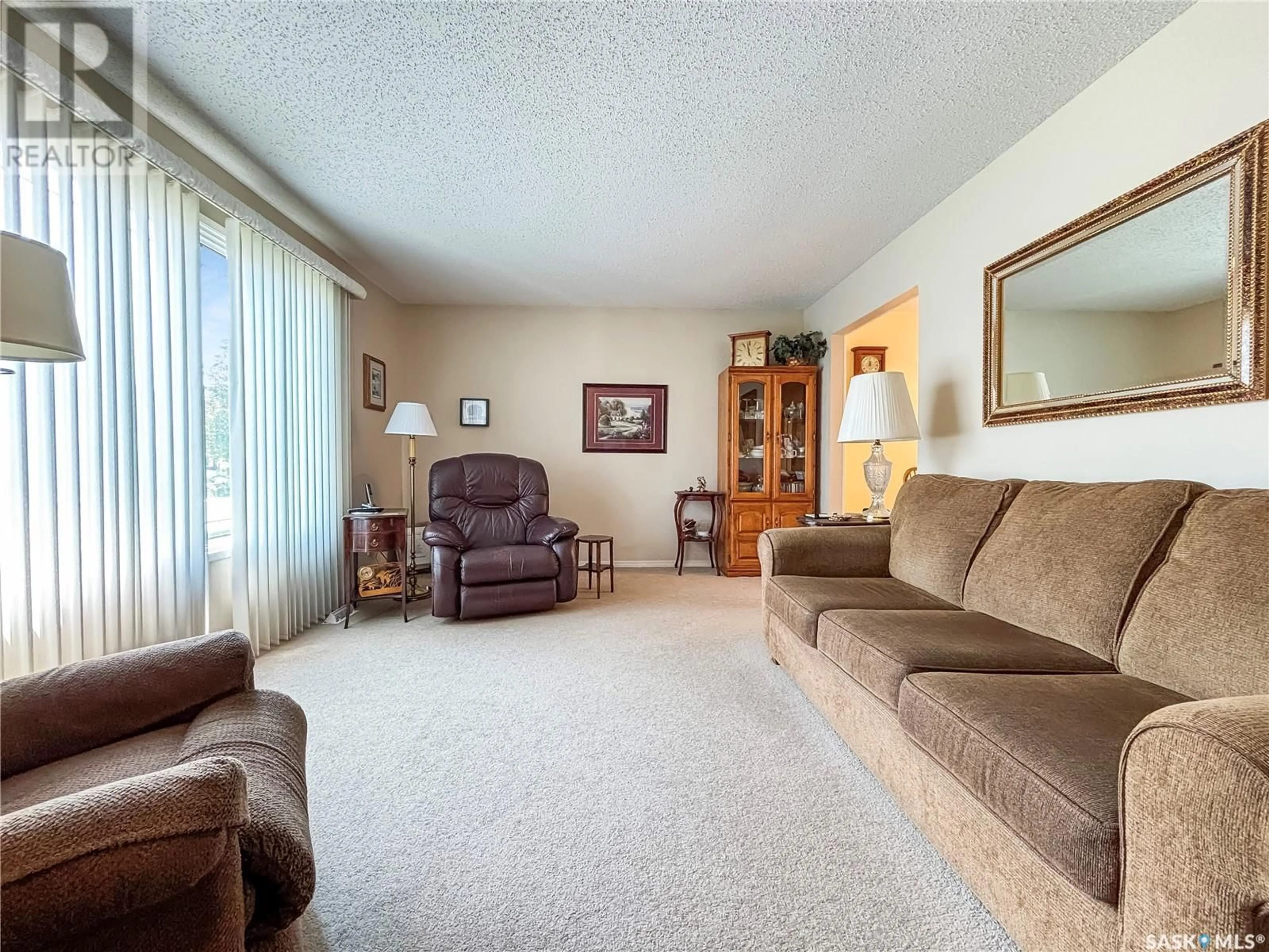 Living room with furniture, unknown for 539 SHEA CRESCENT, Saskatoon Saskatchewan S7L5M7