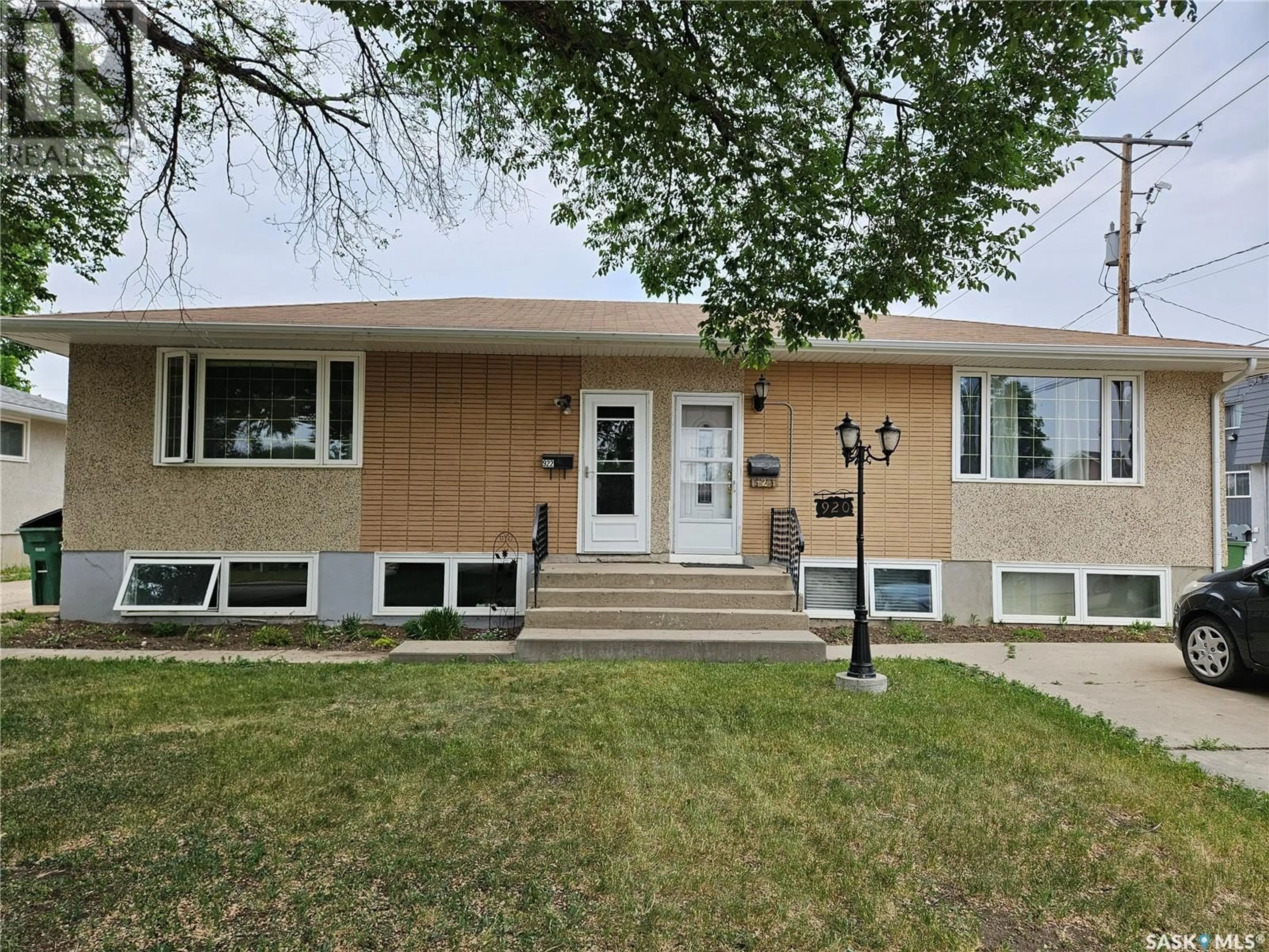 Home with vinyl exterior material, street for 922 SIMCOE STREET, Moose Jaw Saskatchewan S6H3H9