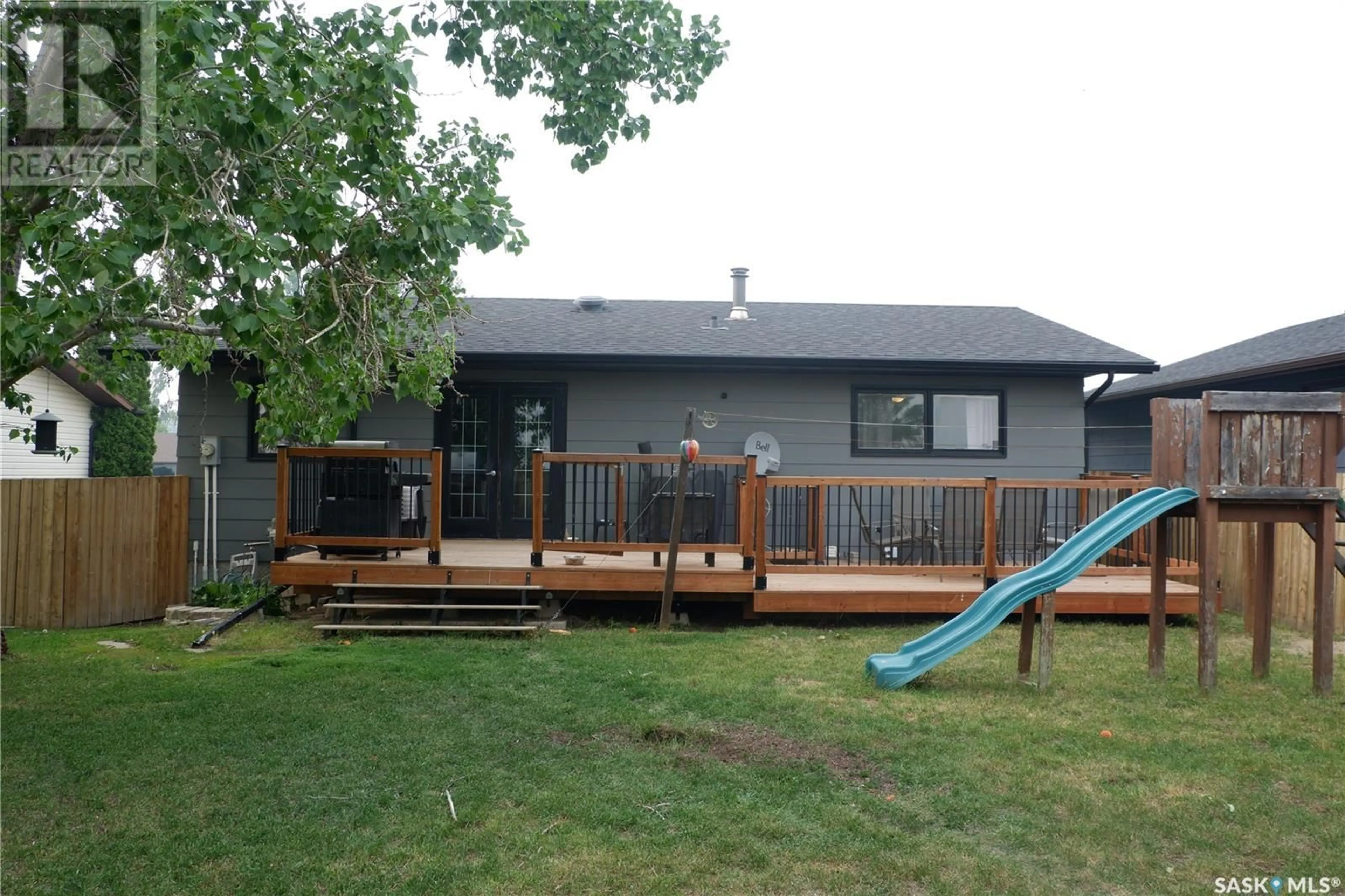 Home with vinyl exterior material, unknown for 1018 GRANVILLE AVENUE, Assiniboia Saskatchewan S0H0B0