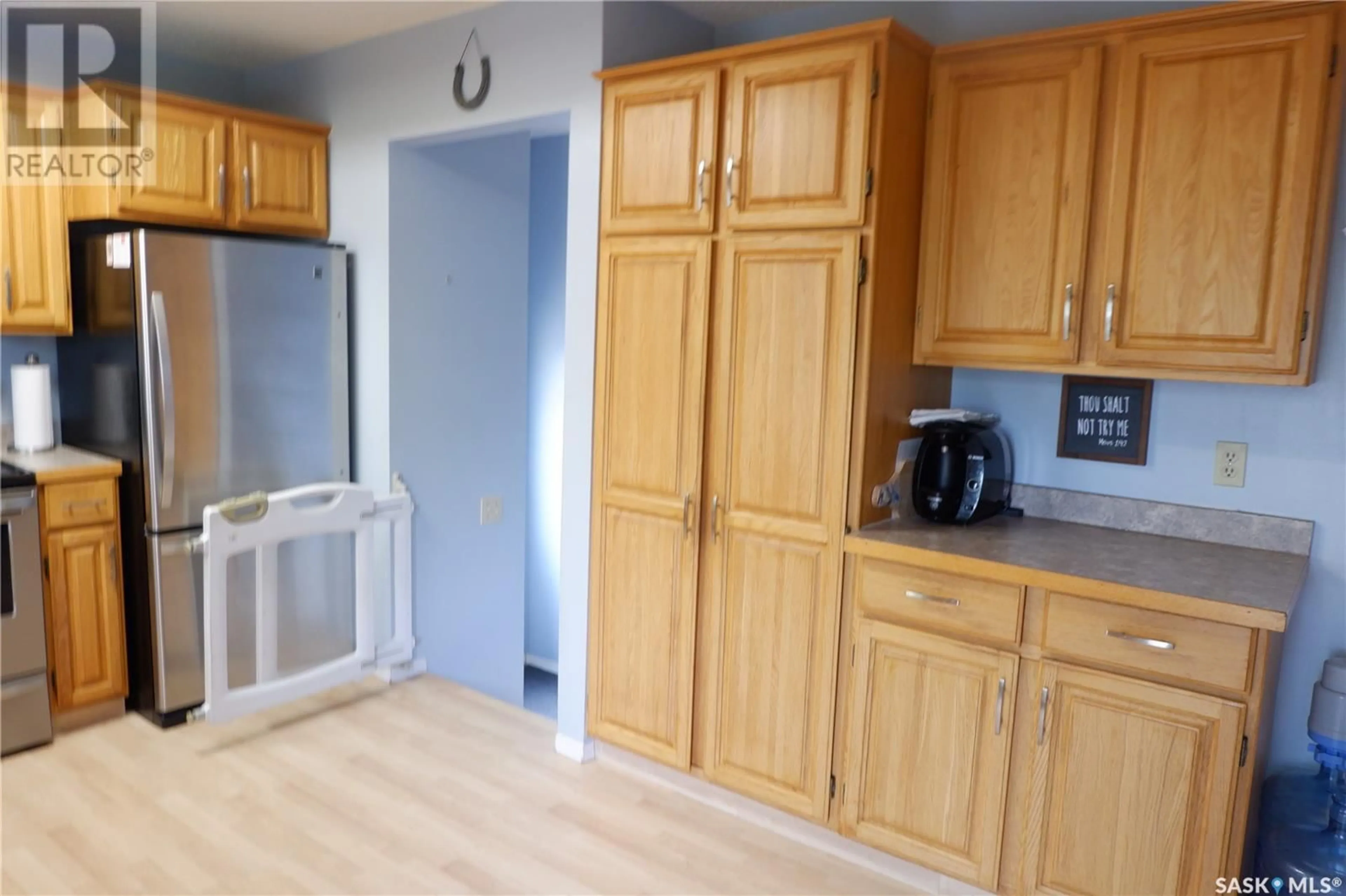 Standard kitchen, unknown for 1018 GRANVILLE AVENUE, Assiniboia Saskatchewan S0H0B0