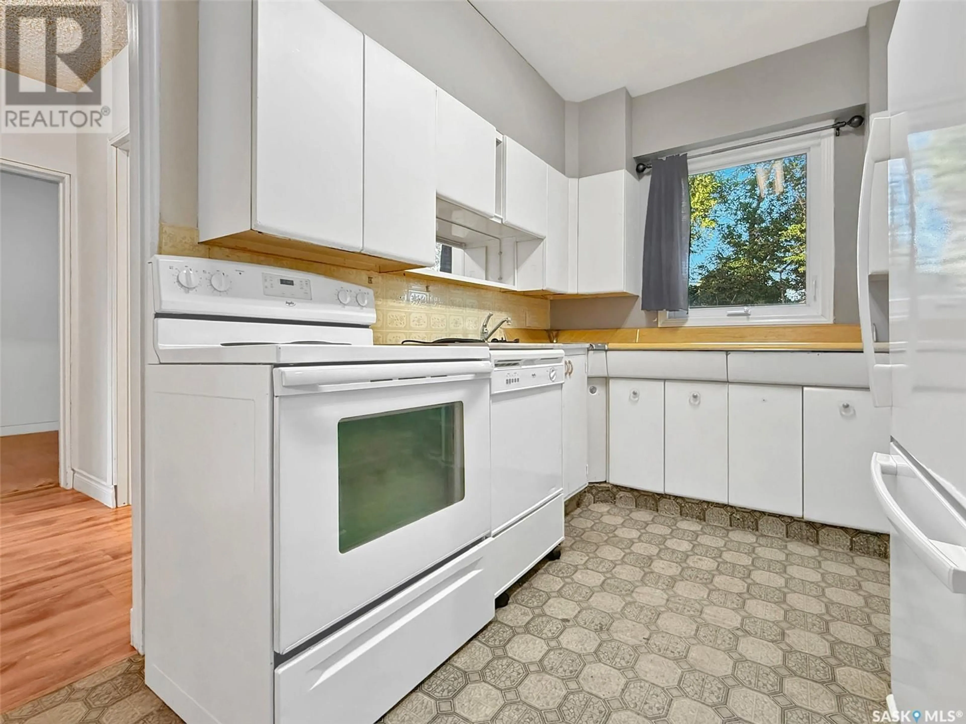 Standard kitchen, ceramic/tile floor for 343 6TH AVENUE, Swift Current Saskatchewan S9H0X9