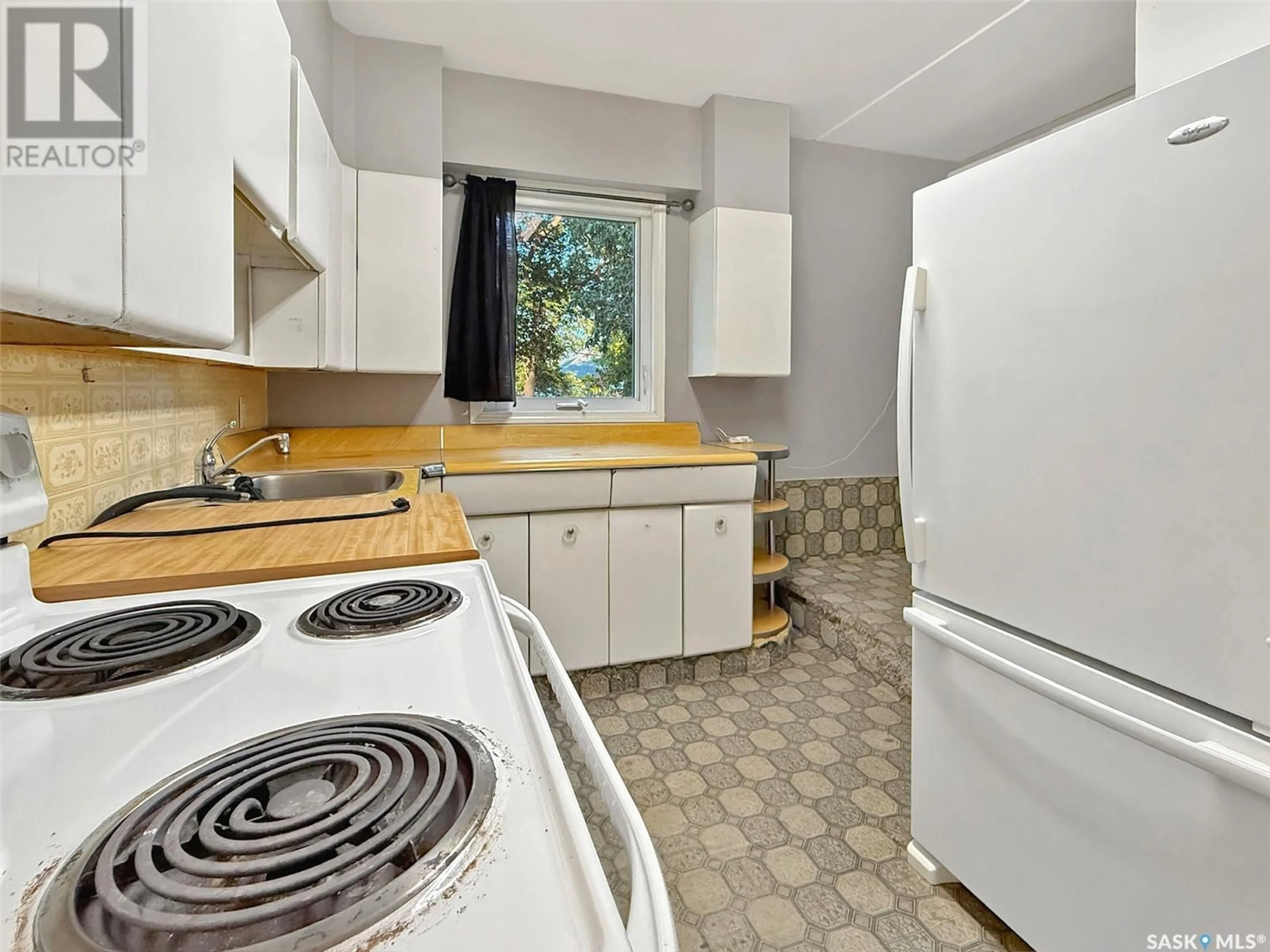 Standard kitchen, unknown for 343 6TH AVENUE, Swift Current Saskatchewan S9H0X9