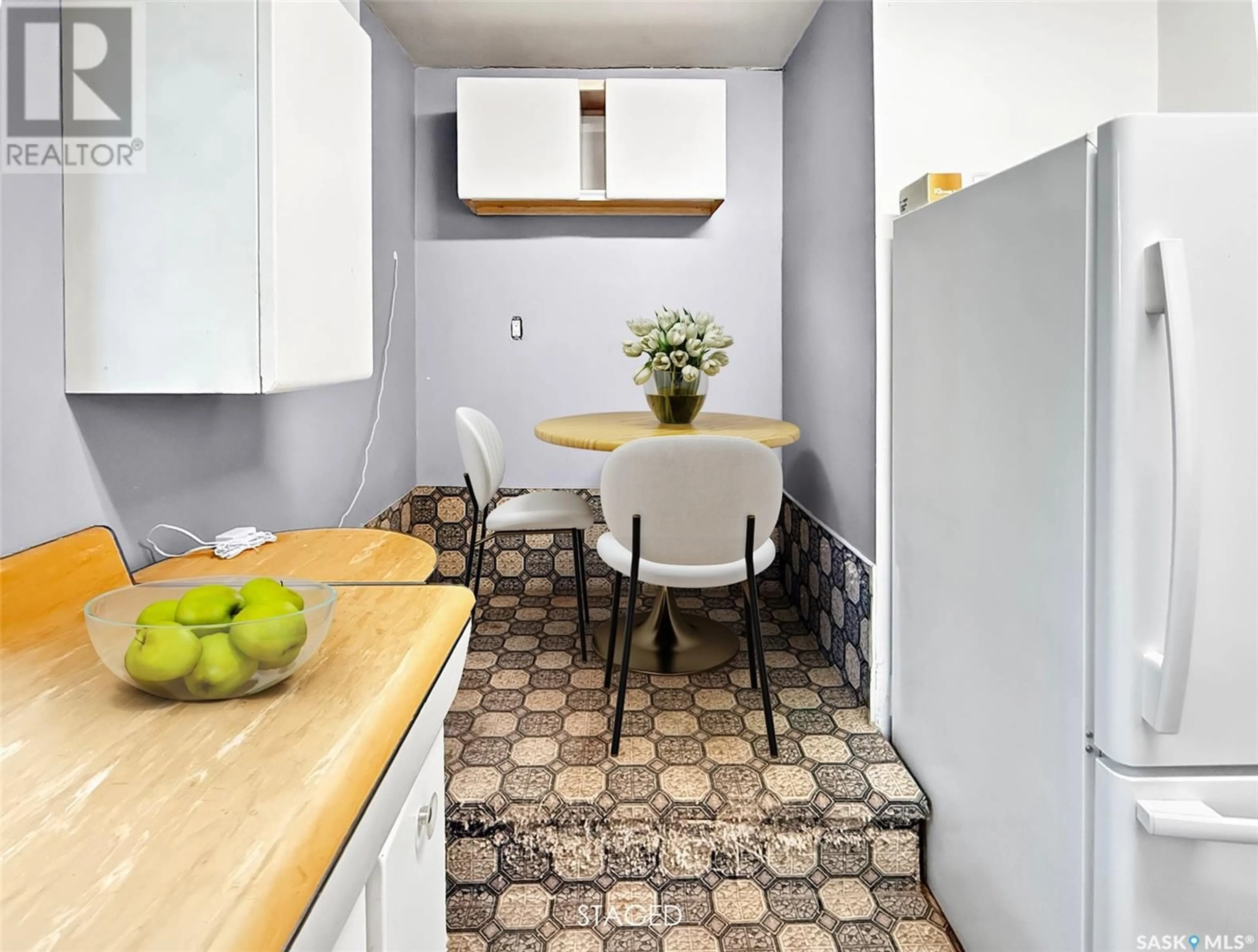 Standard kitchen, ceramic/tile floor for 343 6TH AVENUE, Swift Current Saskatchewan S9H0X9
