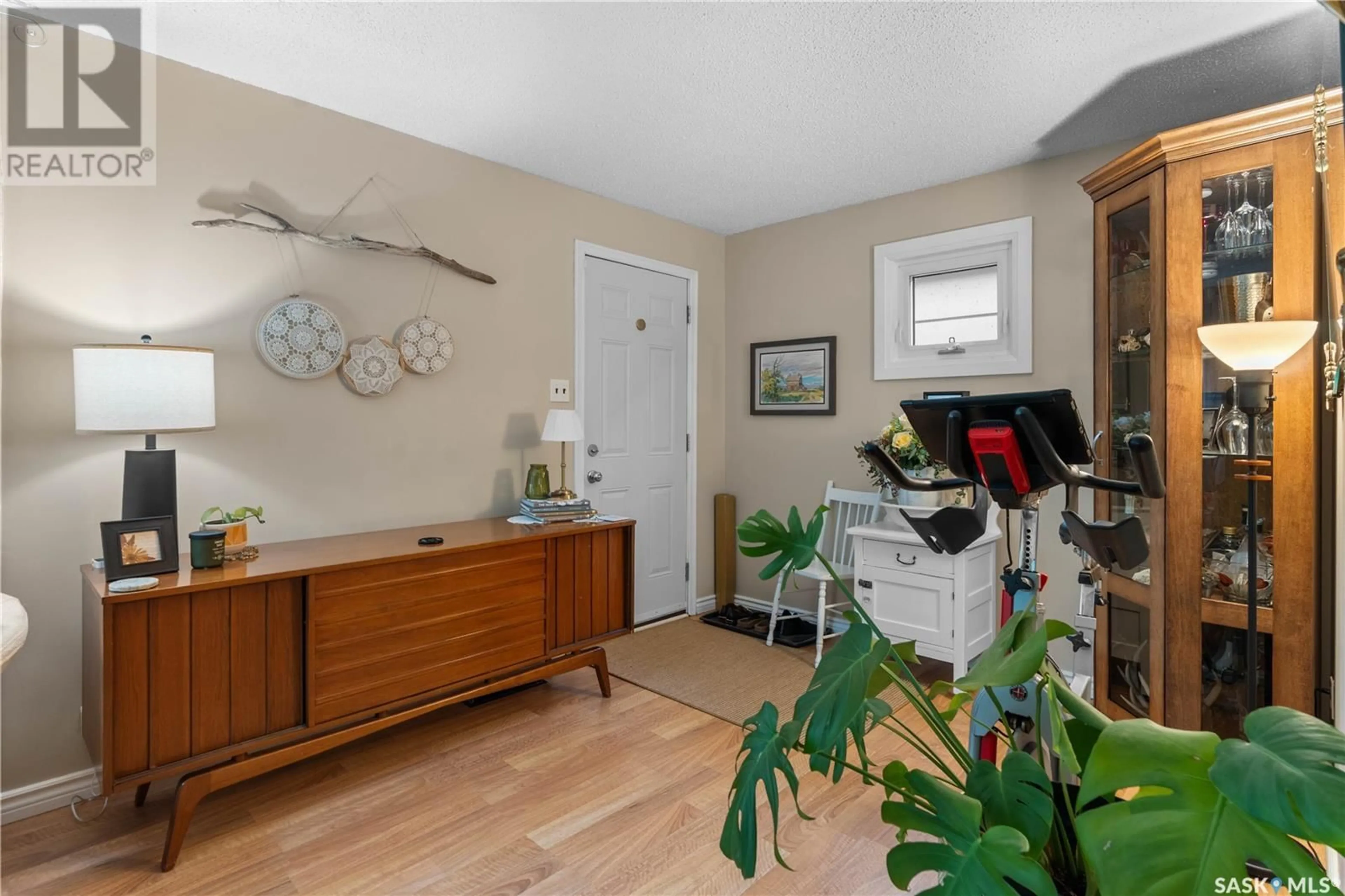Indoor entryway for 629 WASCANA STREET, Regina Saskatchewan S4T4H4