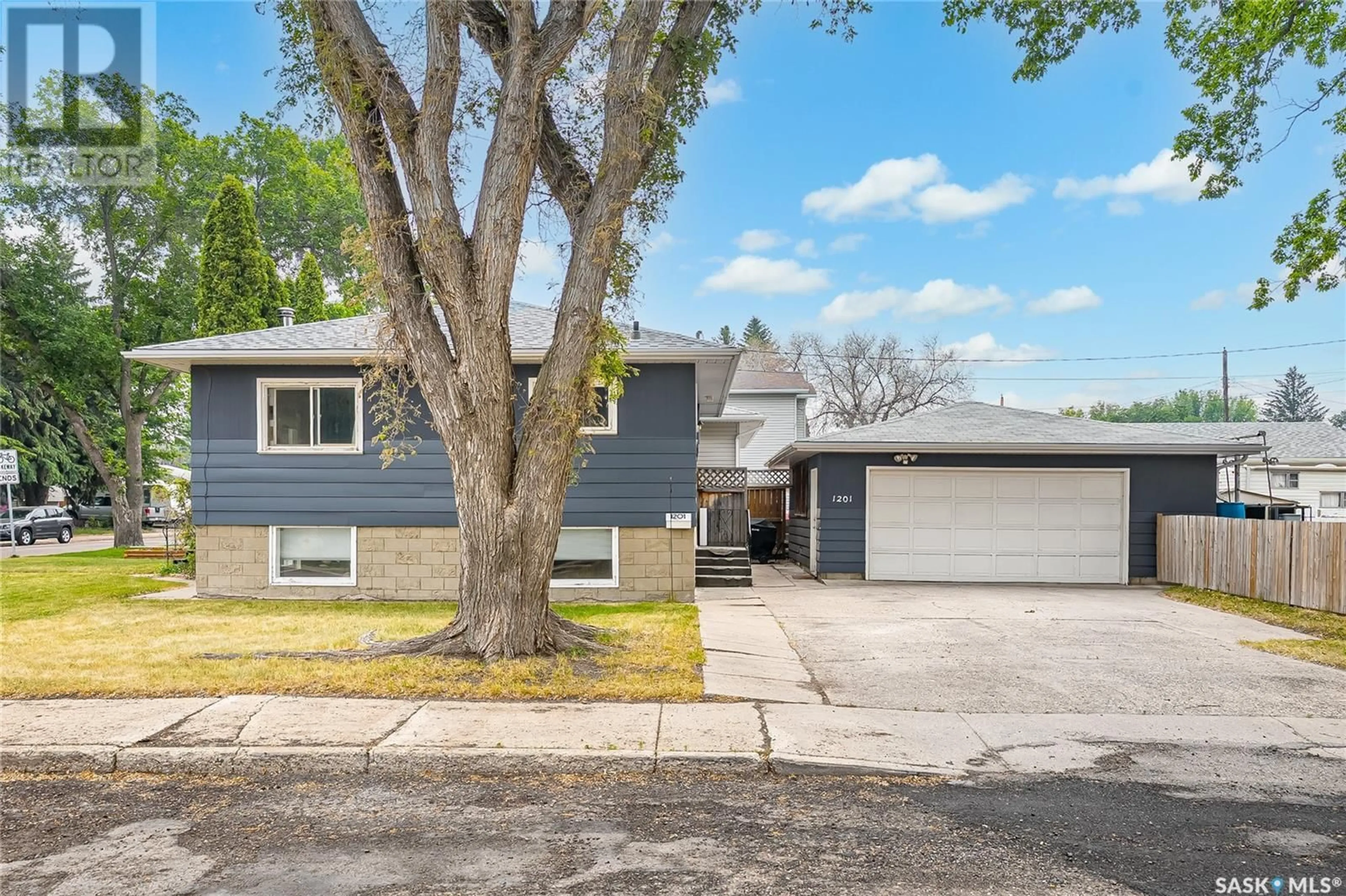 Home with vinyl exterior material, street for 1201 M AVENUE, Saskatoon Saskatchewan S7M2M3