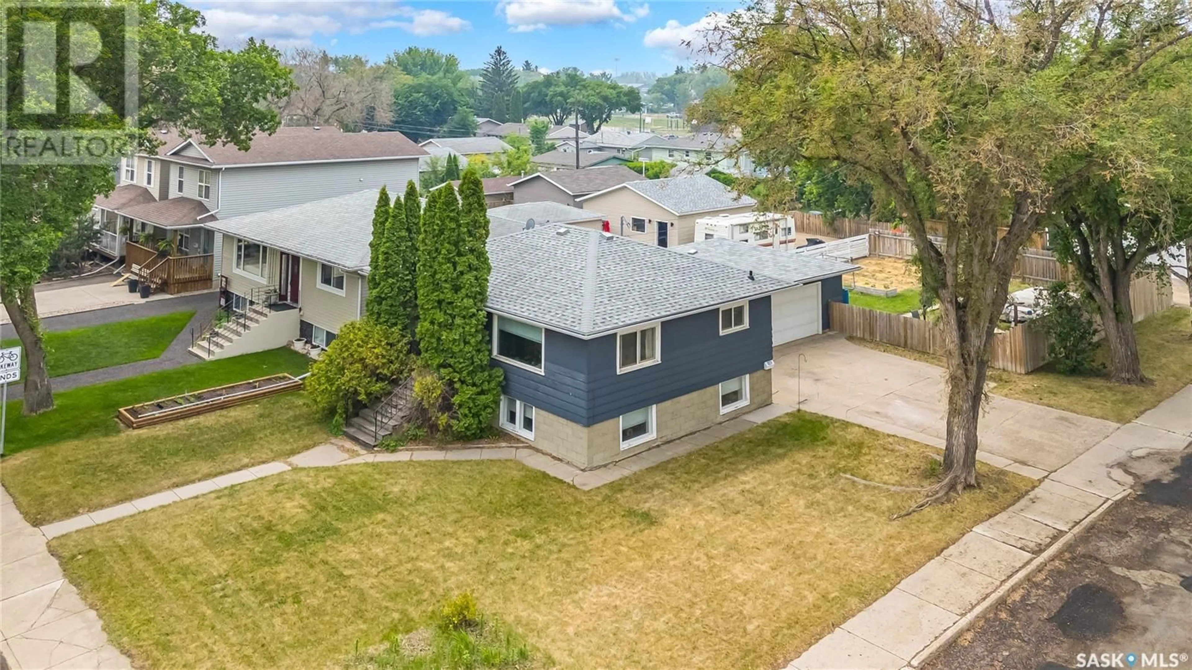 A pic from outside/outdoor area/front of a property/back of a property/a pic from drone, street for 1201 M AVENUE, Saskatoon Saskatchewan S7M2M3
