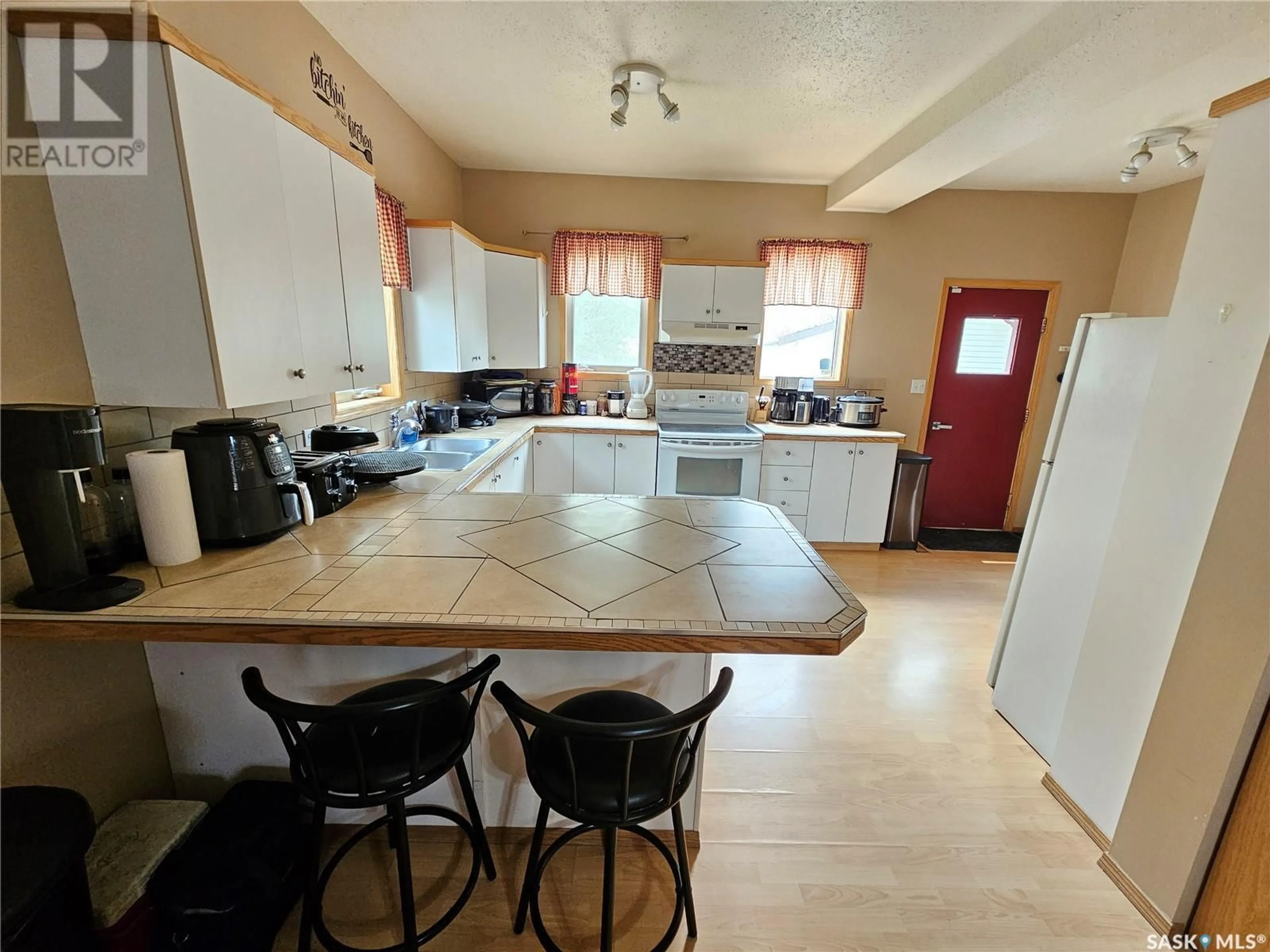 Standard kitchen, unknown for 1051 MONTGOMERY STREET, Moose Jaw Saskatchewan S6H2W9