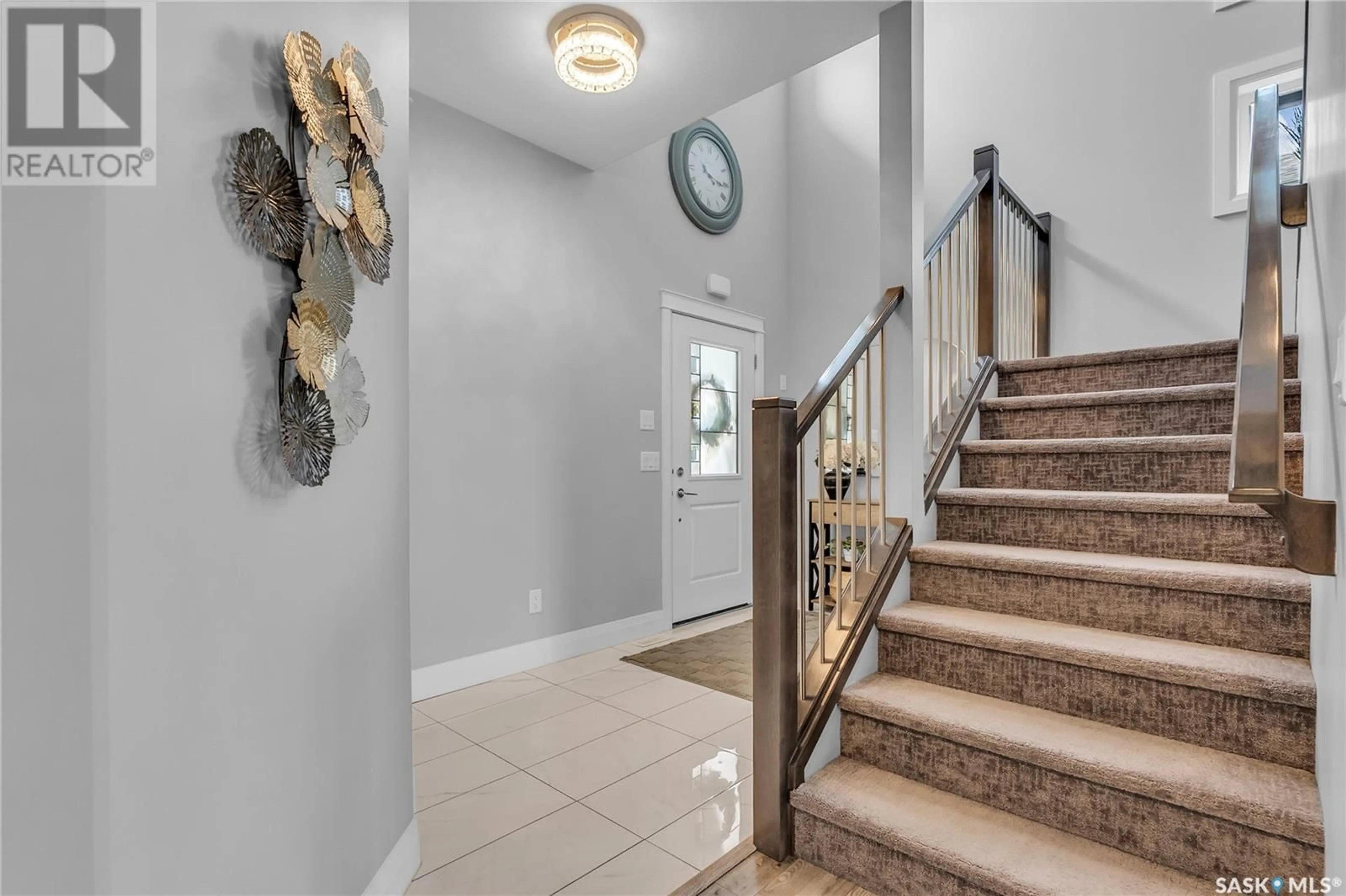 Indoor entryway for 2243 ROSEWOOD DRIVE, Saskatoon Saskatchewan S7V0R9