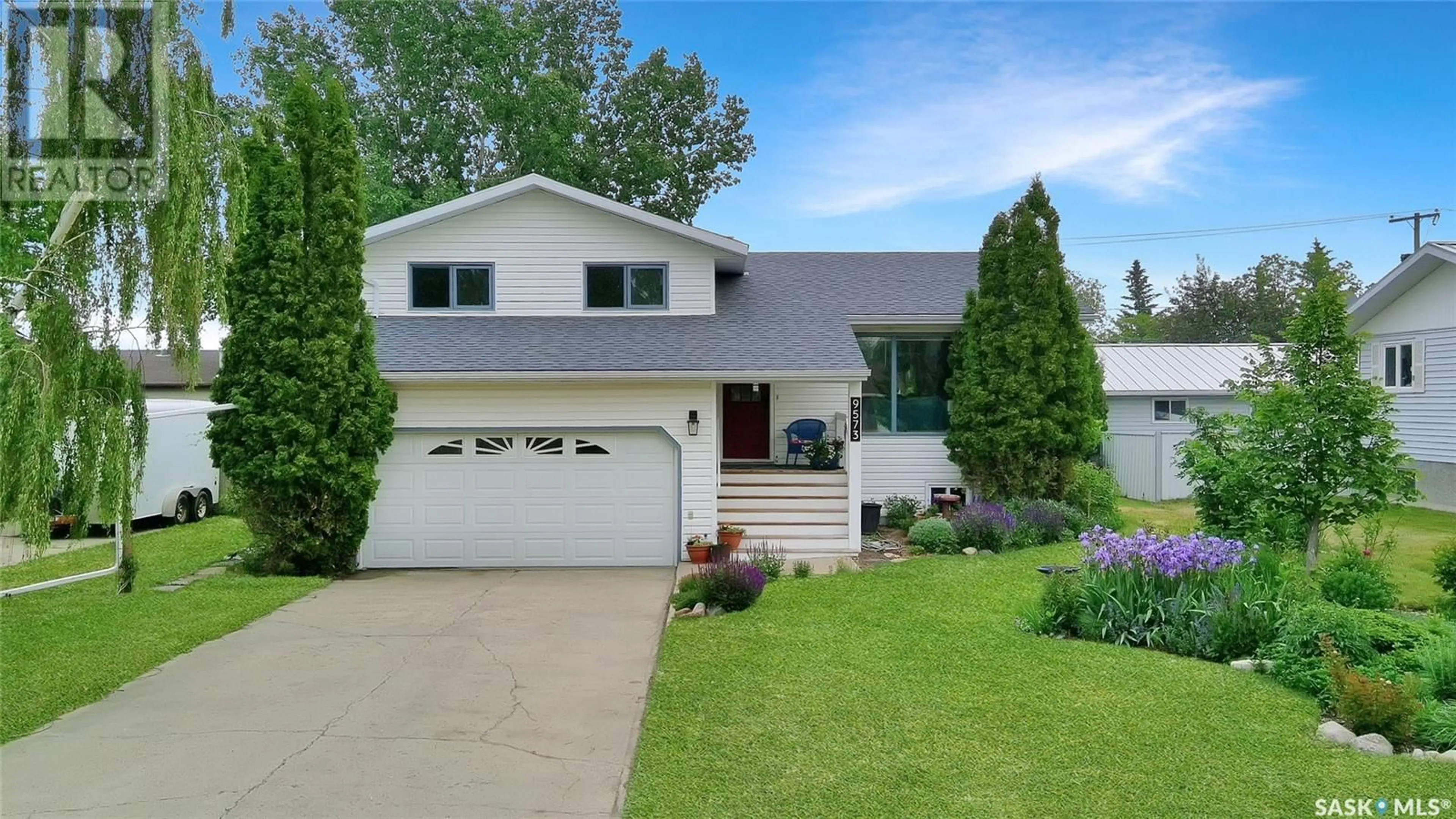 Home with vinyl exterior material, street for 9573 ROGER ALDAG AVENUE, Gull Lake Saskatchewan S0N1A0