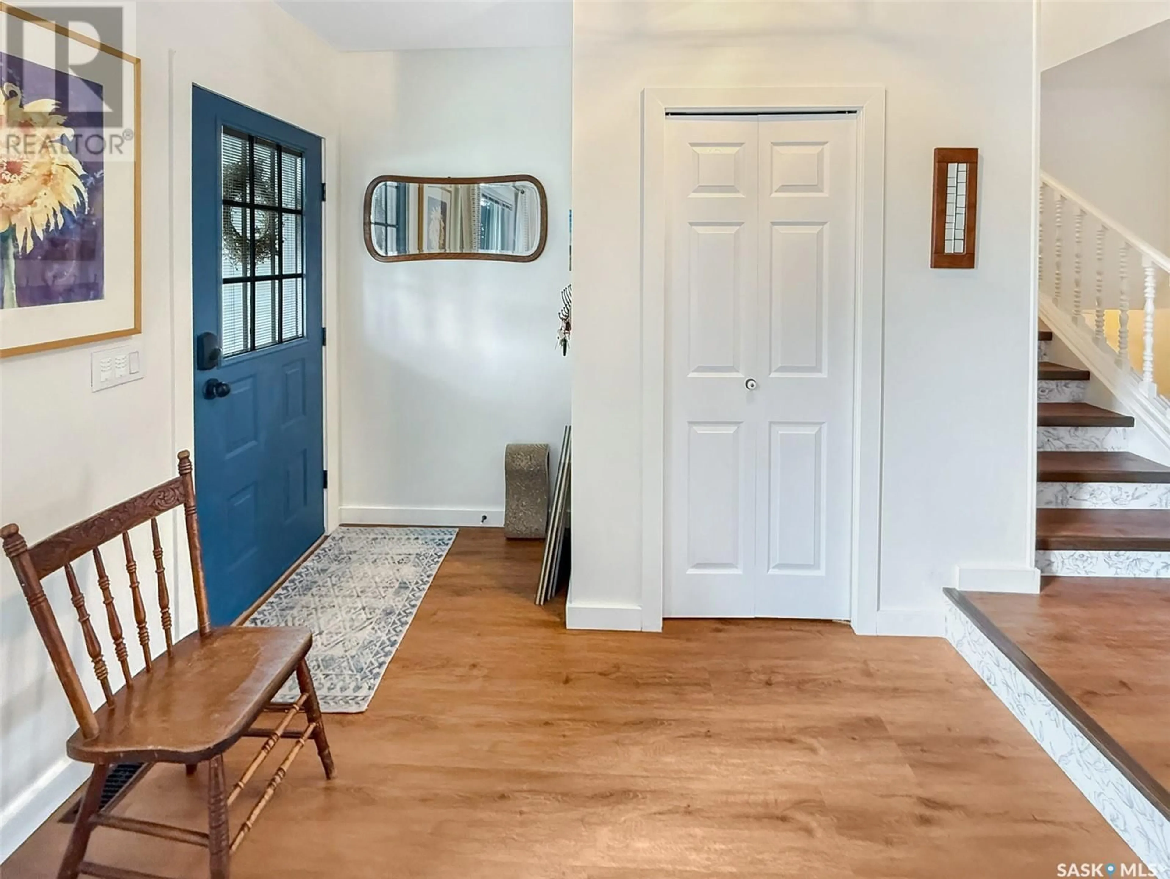 Indoor entryway for 9573 ROGER ALDAG AVENUE, Gull Lake Saskatchewan S0N1A0