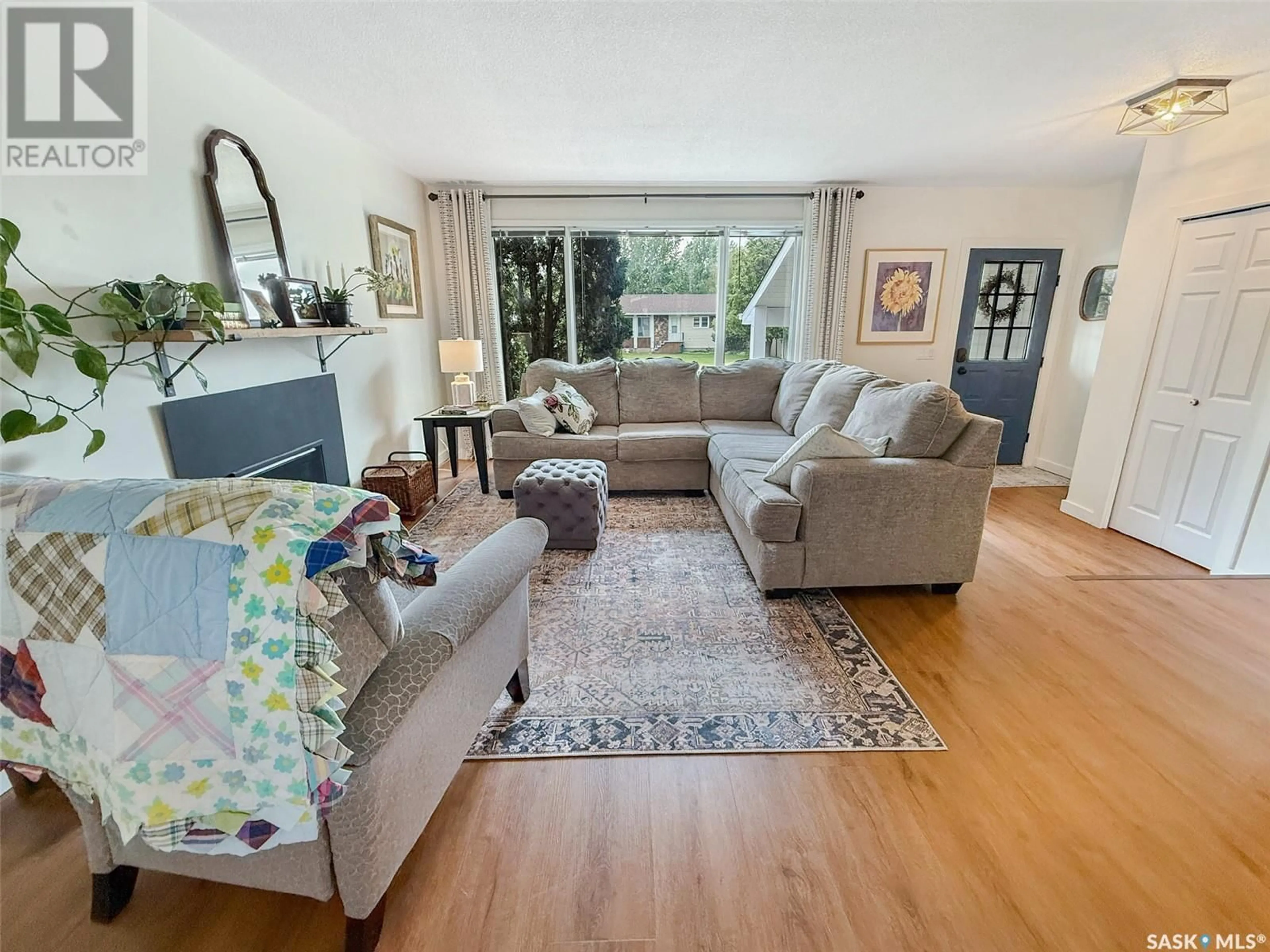 Living room with furniture, unknown for 9573 ROGER ALDAG AVENUE, Gull Lake Saskatchewan S0N1A0