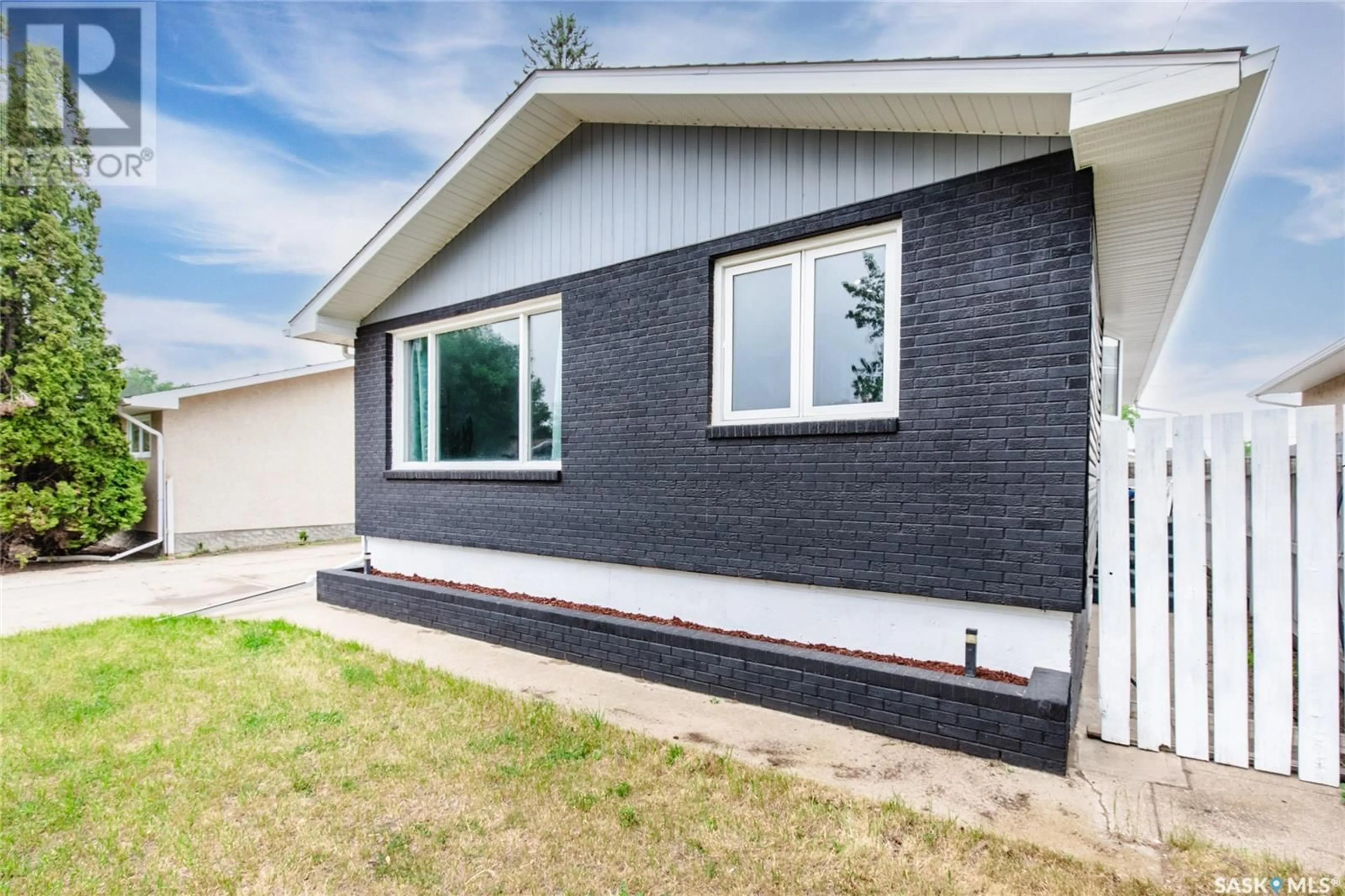 Home with vinyl exterior material, street for 1314 GRANDVIEW STREET, Moose Jaw Saskatchewan S6H6H8
