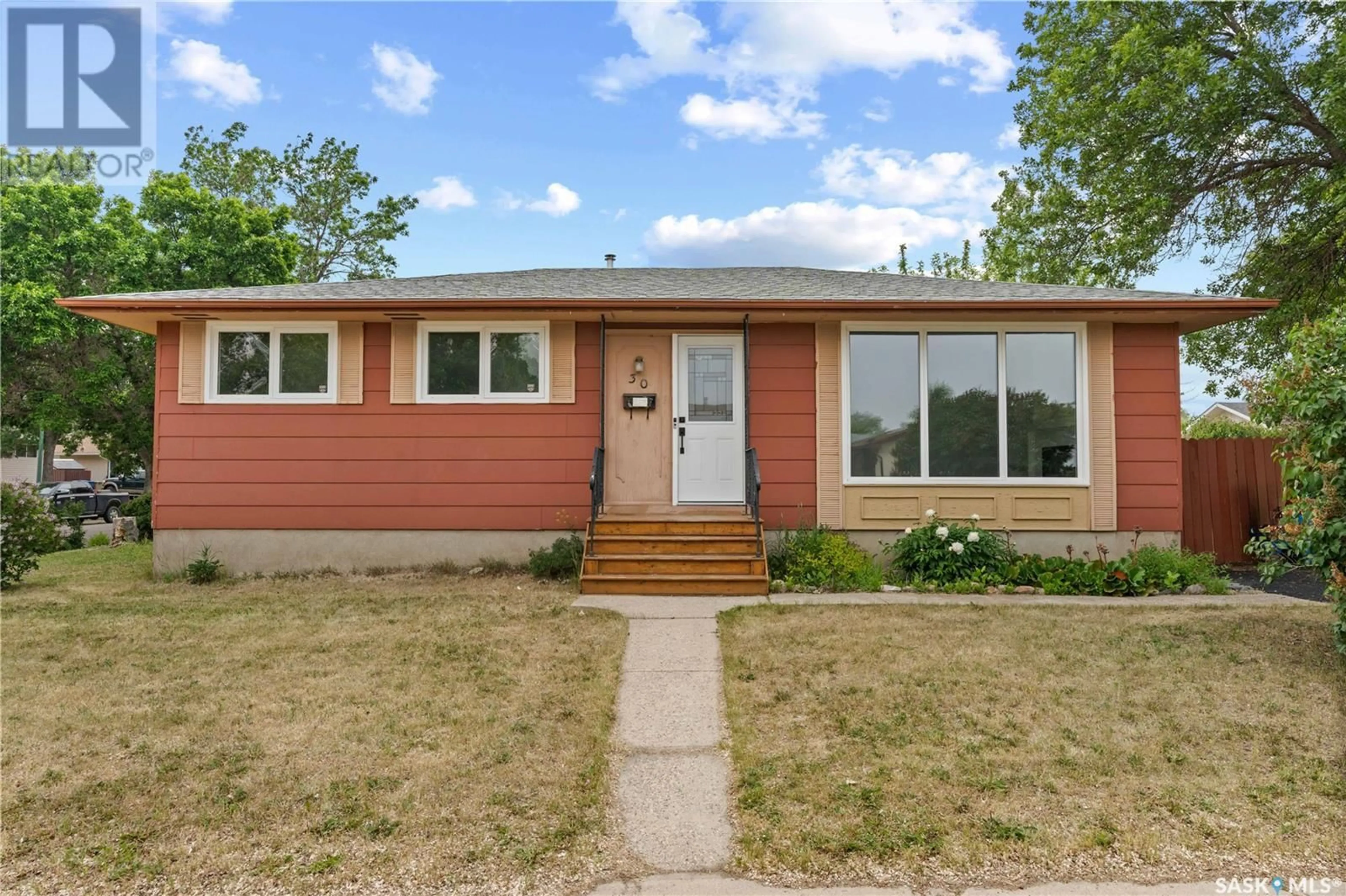 Home with vinyl exterior material, street for 30 KENDRICK PLACE, Regina Saskatchewan S4T6Z4