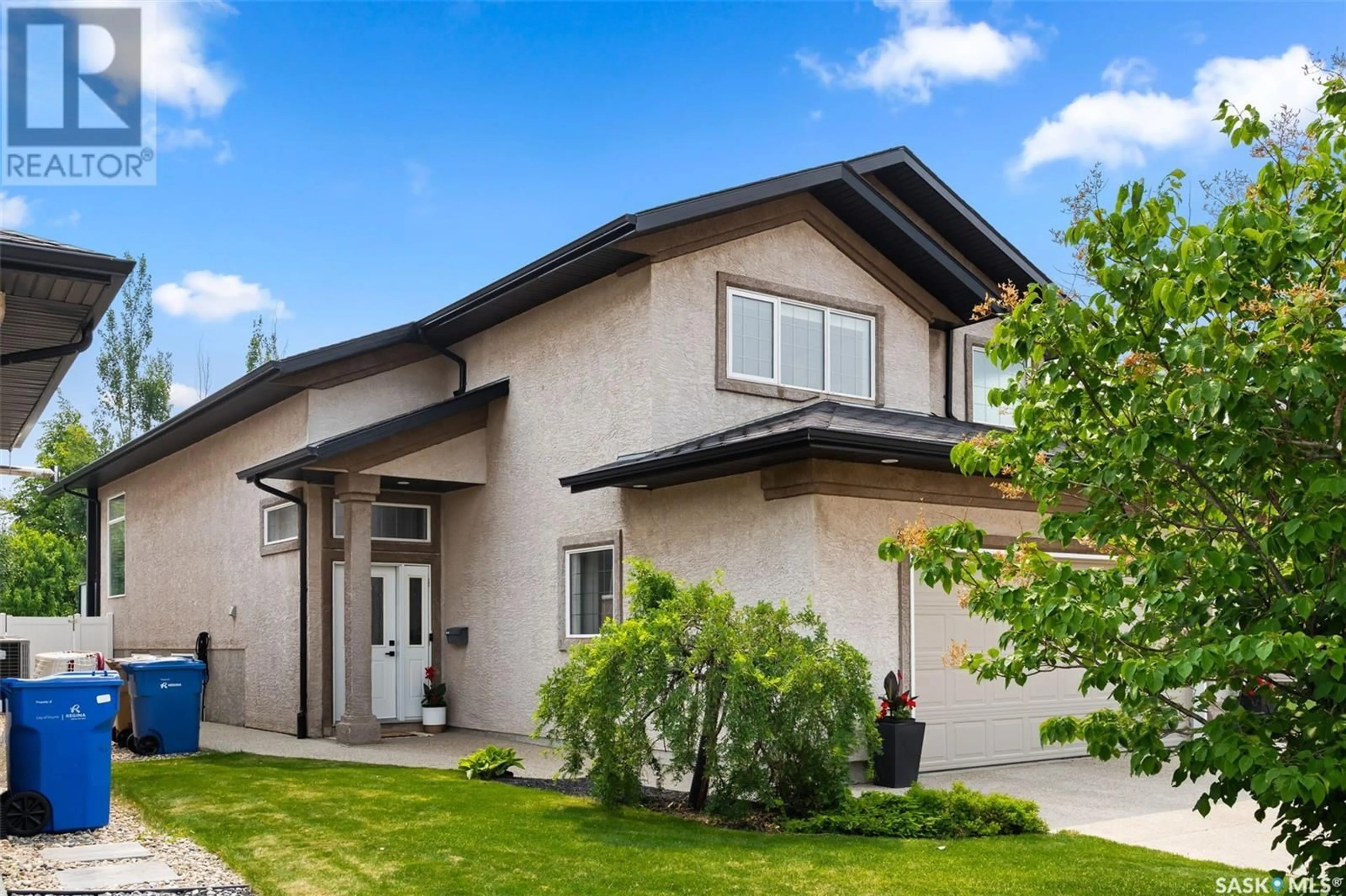 Home with vinyl exterior material, street for 2759 SUNNINGHILL CRESCENT, Regina Saskatchewan S4V0N5