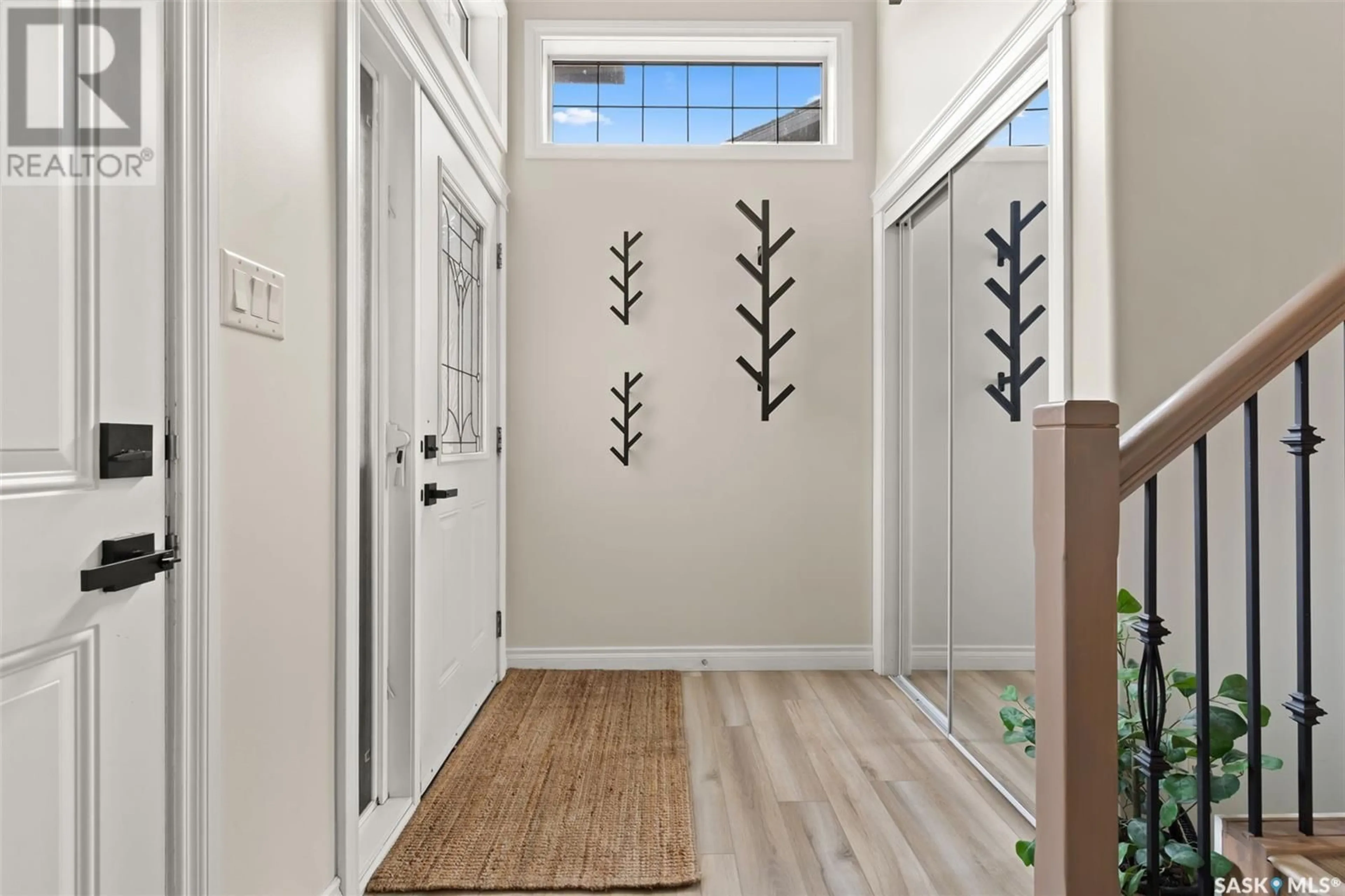 Indoor entryway for 2759 SUNNINGHILL CRESCENT, Regina Saskatchewan S4V0N5