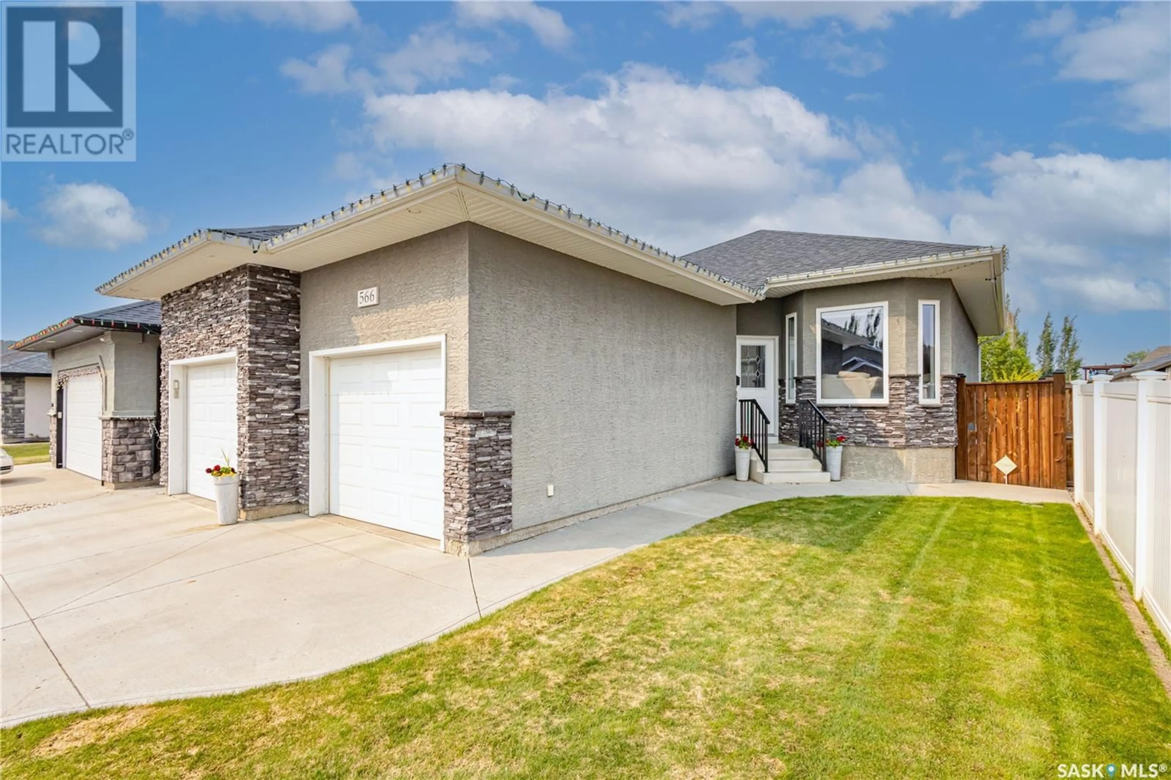 Home with vinyl exterior material, street for 566 REMPEL MANOR, Saskatoon Saskatchewan S7T0J4