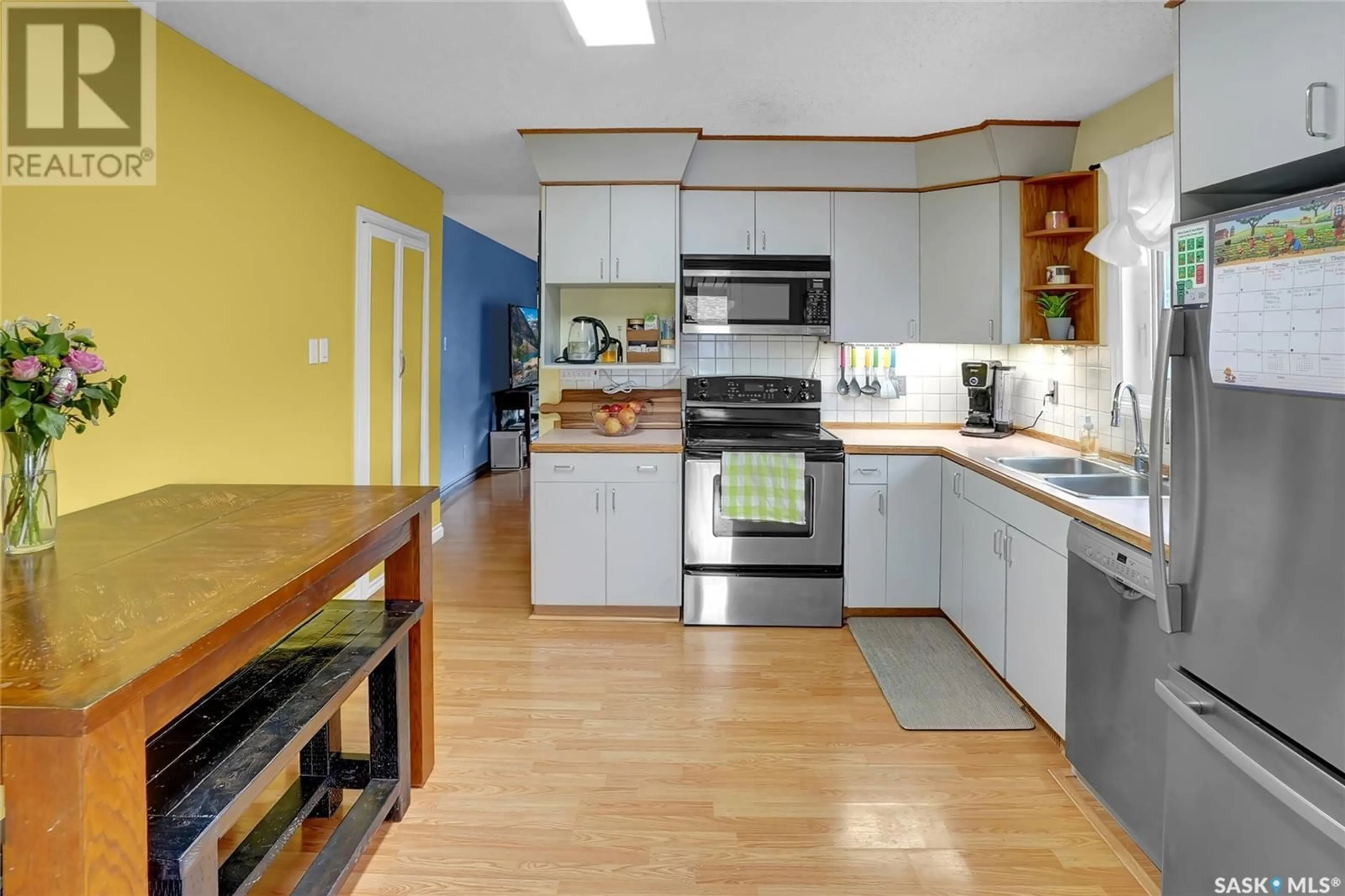 Open concept kitchen, unknown for 275 FULTON DRIVE, Regina Saskatchewan S4X2N9
