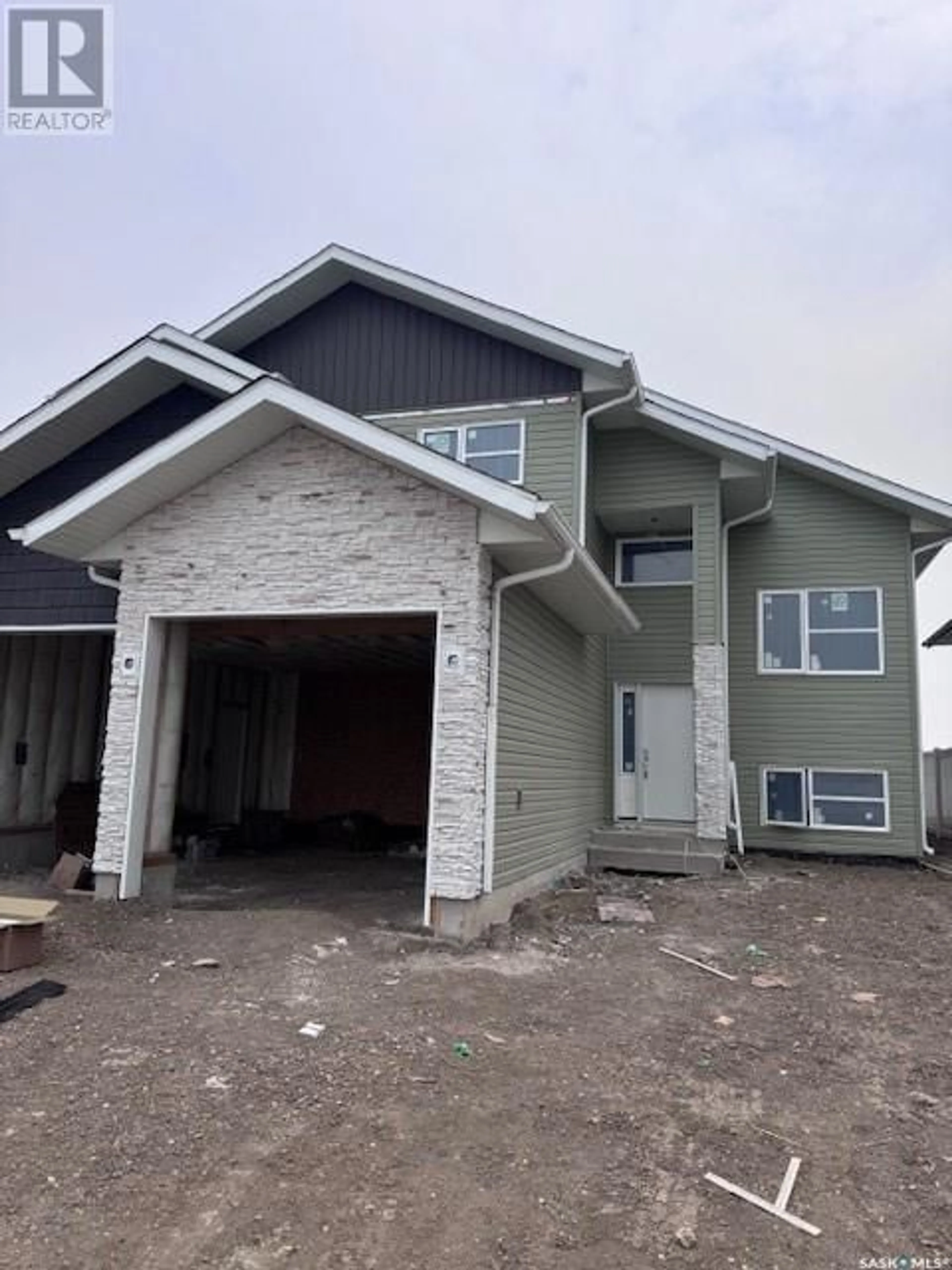 Home with vinyl exterior material, building for 171 MCARTHUR LANE, Saskatoon Saskatchewan S7L6Y3