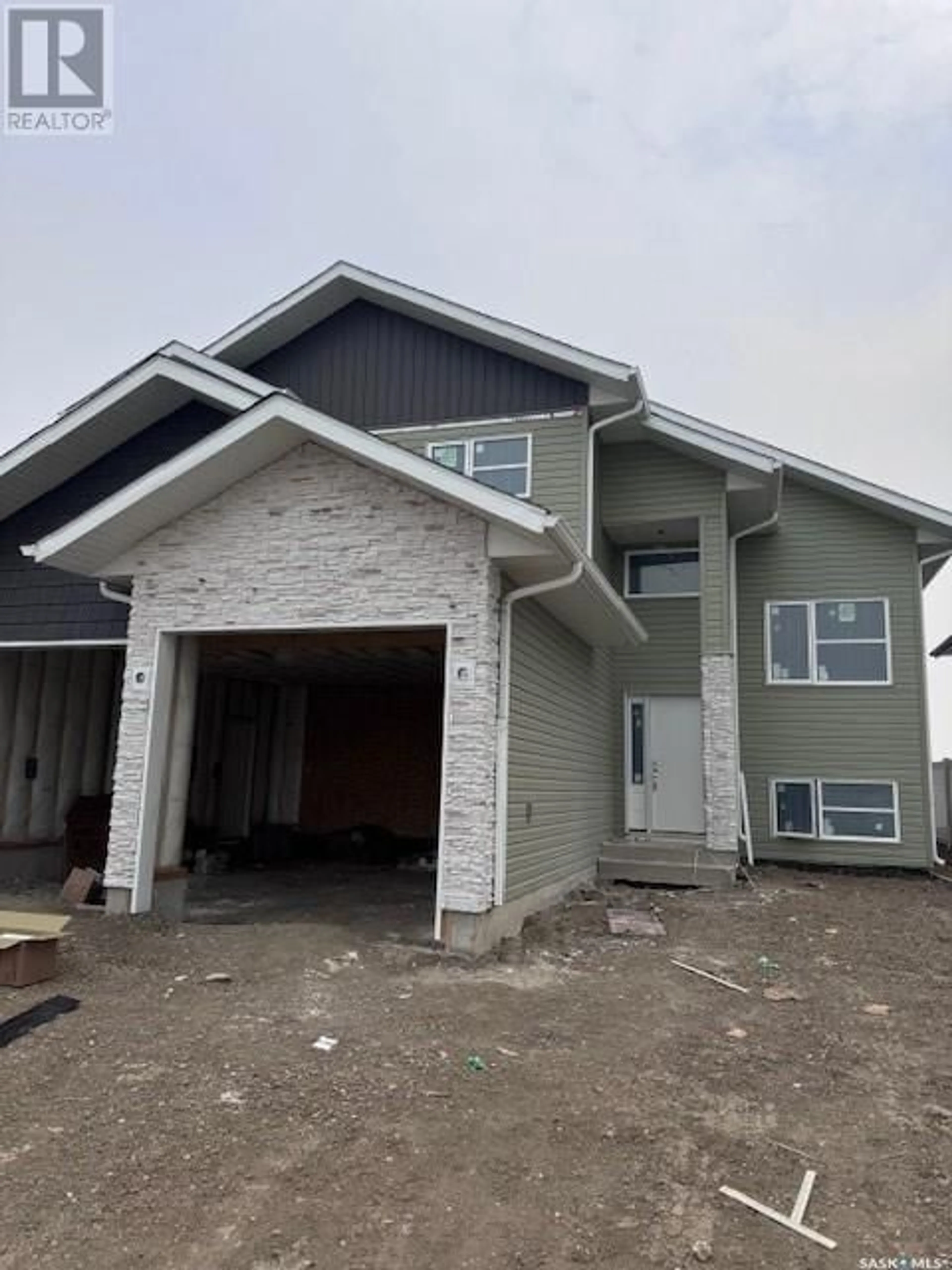 Home with vinyl exterior material, building for 171 MCARTHUR LANE, Saskatoon Saskatchewan S7L6Y3