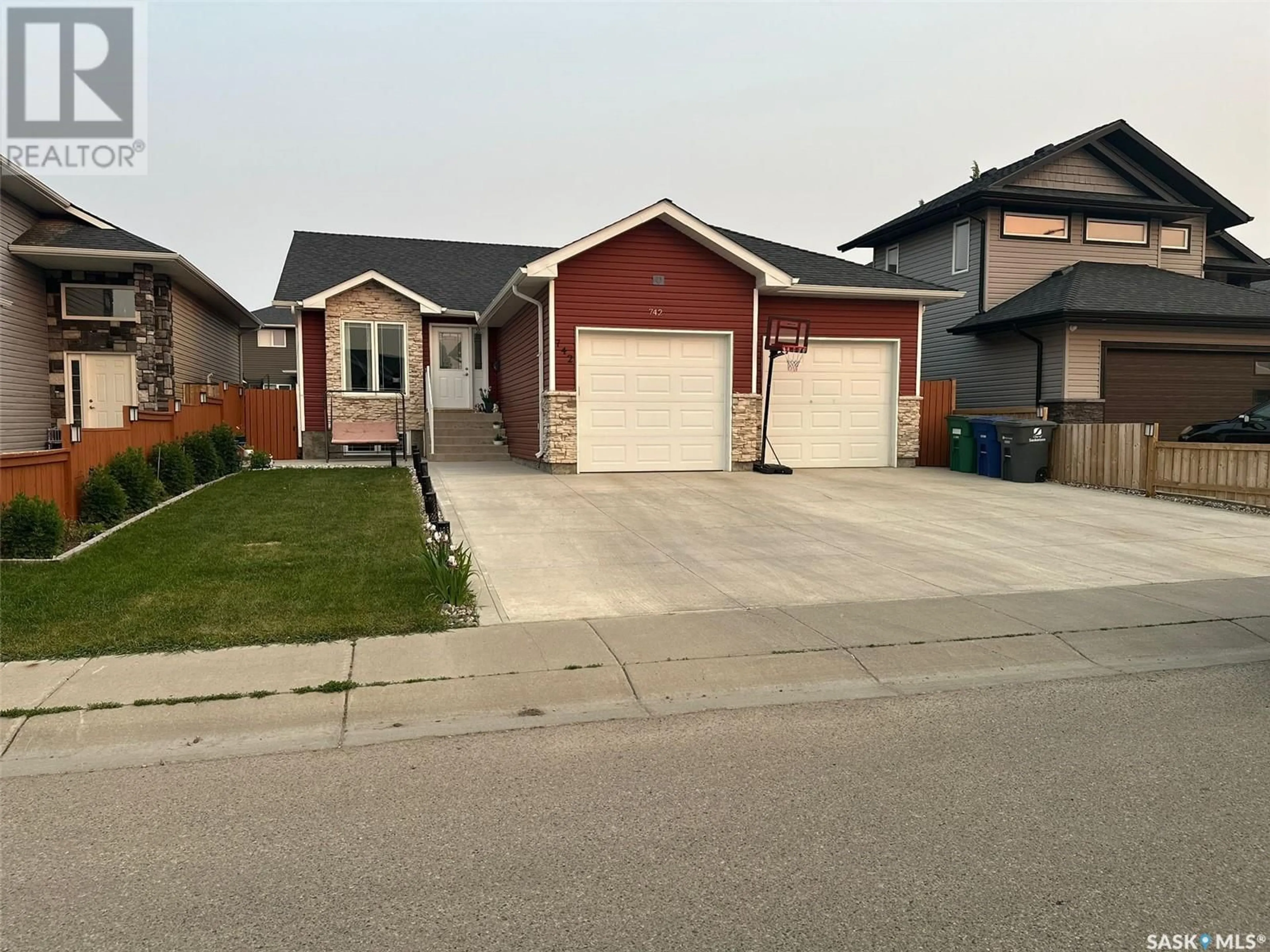 Unknown for 742 HARGREAVES CRESCENT, Saskatoon Saskatchewan S7R0H2