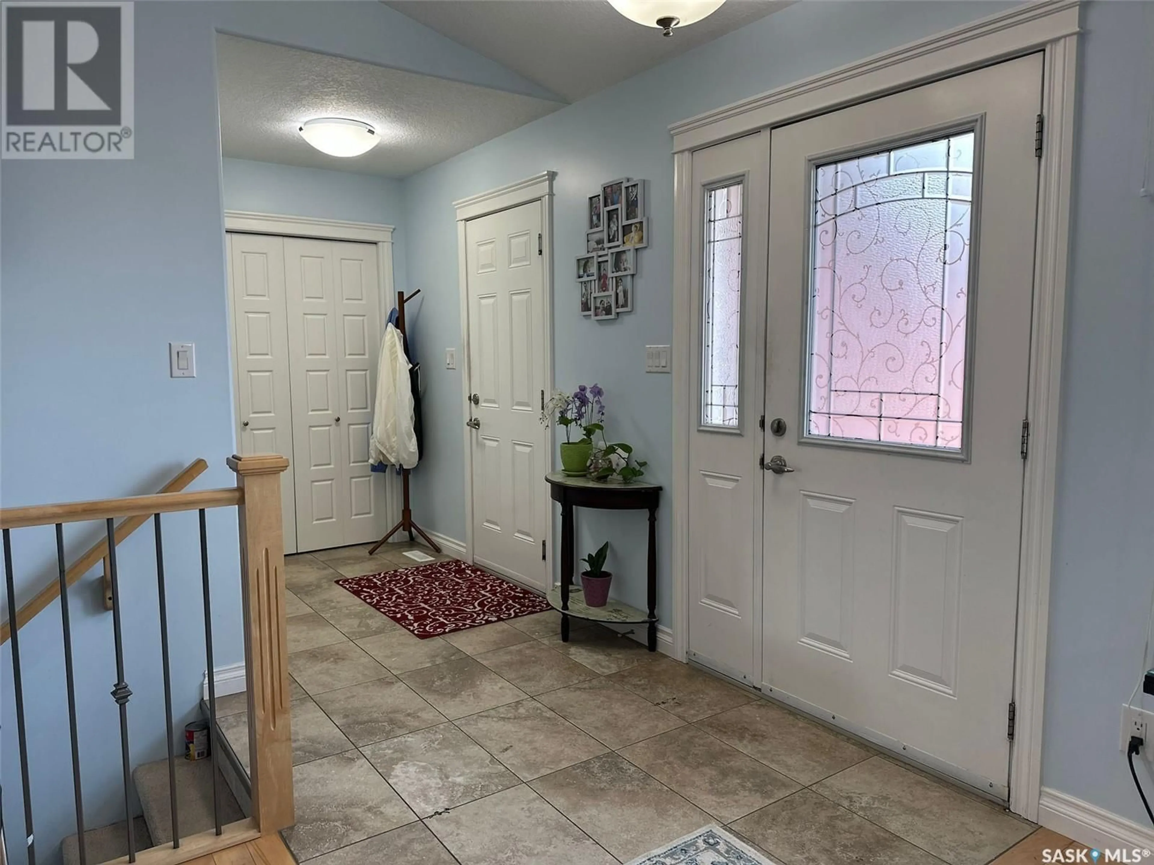 Indoor entryway for 742 HARGREAVES CRESCENT, Saskatoon Saskatchewan S7R0H2