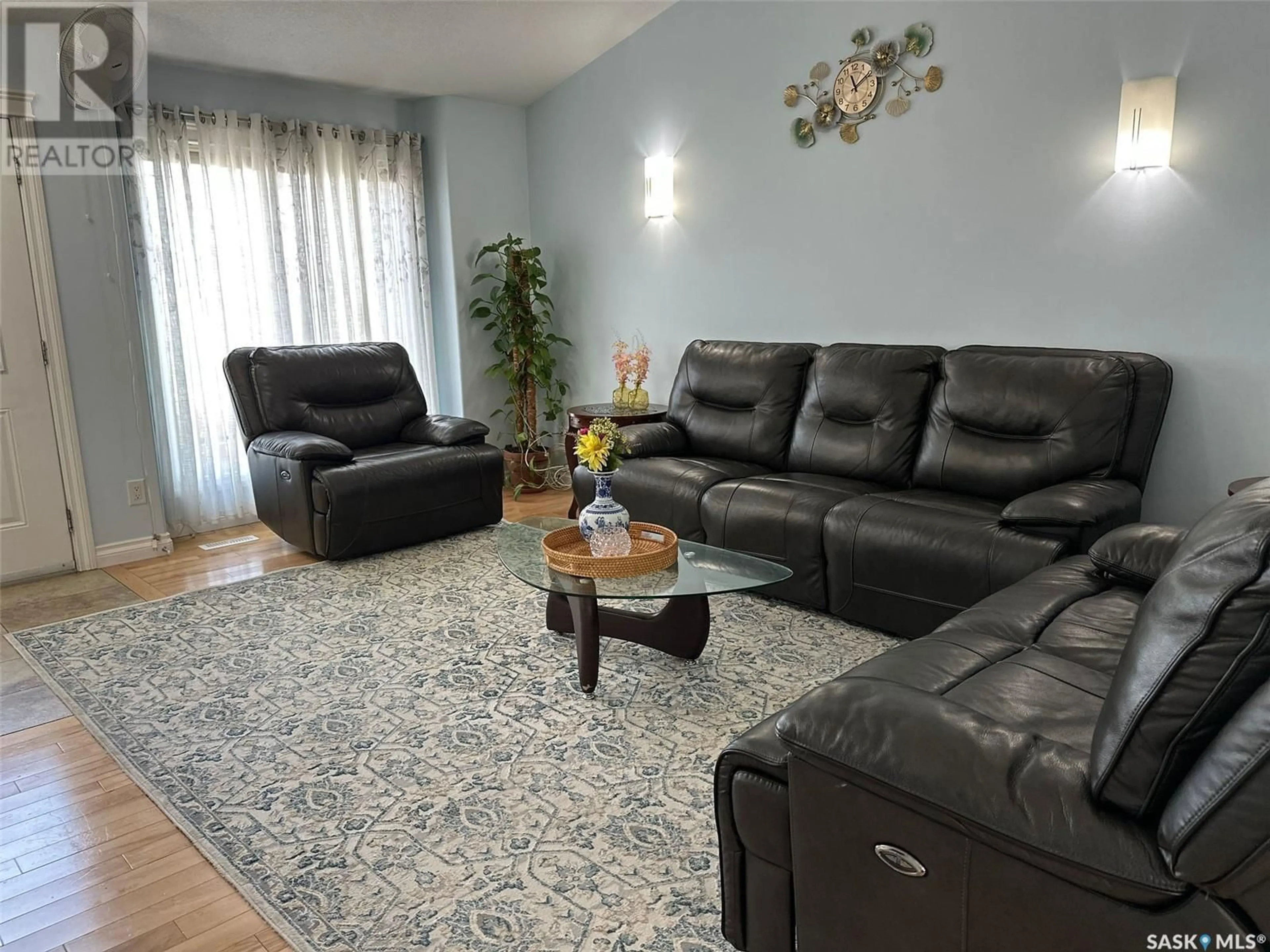 Living room with furniture, unknown for 742 HARGREAVES CRESCENT, Saskatoon Saskatchewan S7R0H2