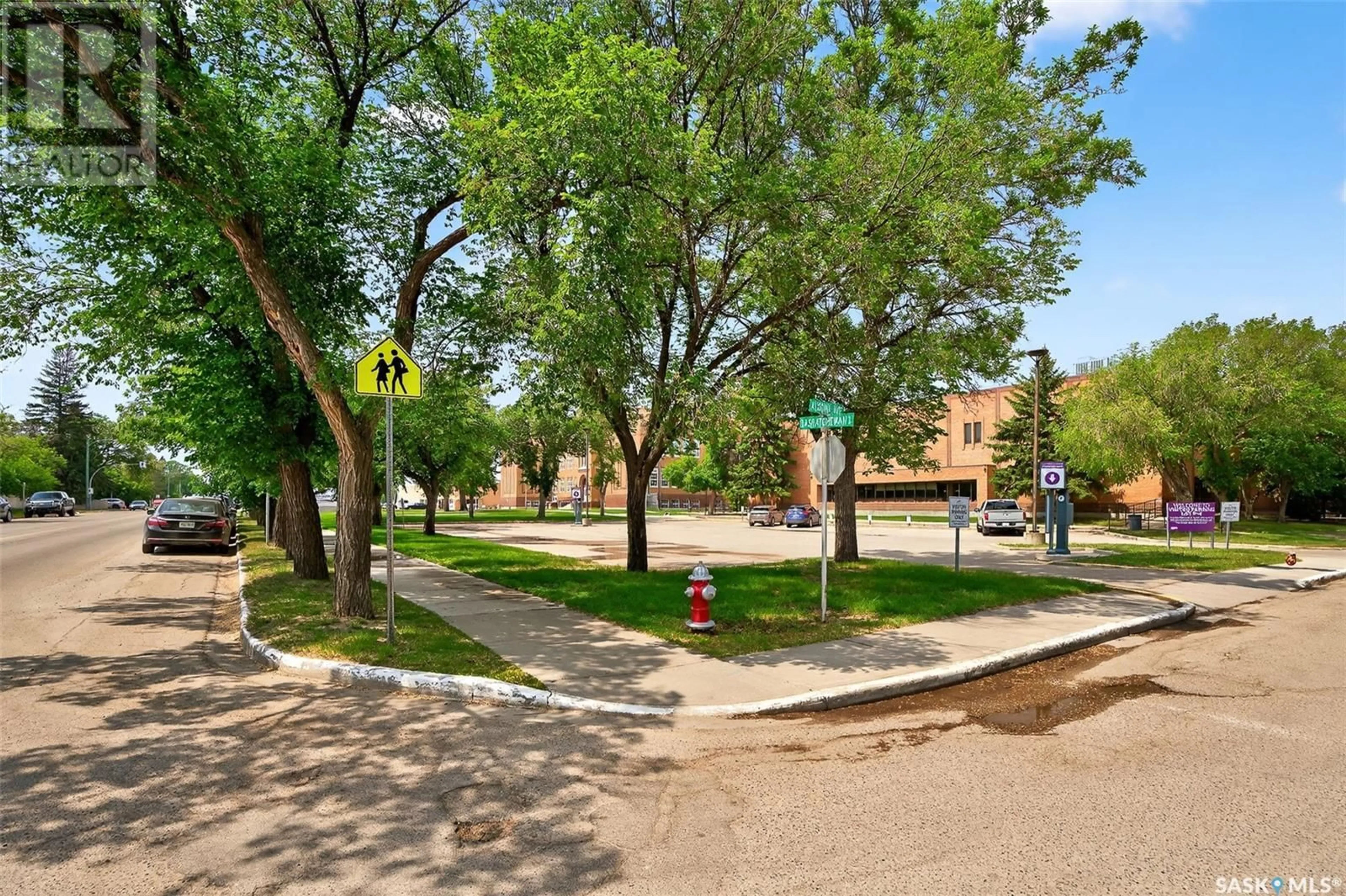 Patio, street for 524 SASKATCHEWAN STREET, Moose Jaw Saskatchewan S6H0V5