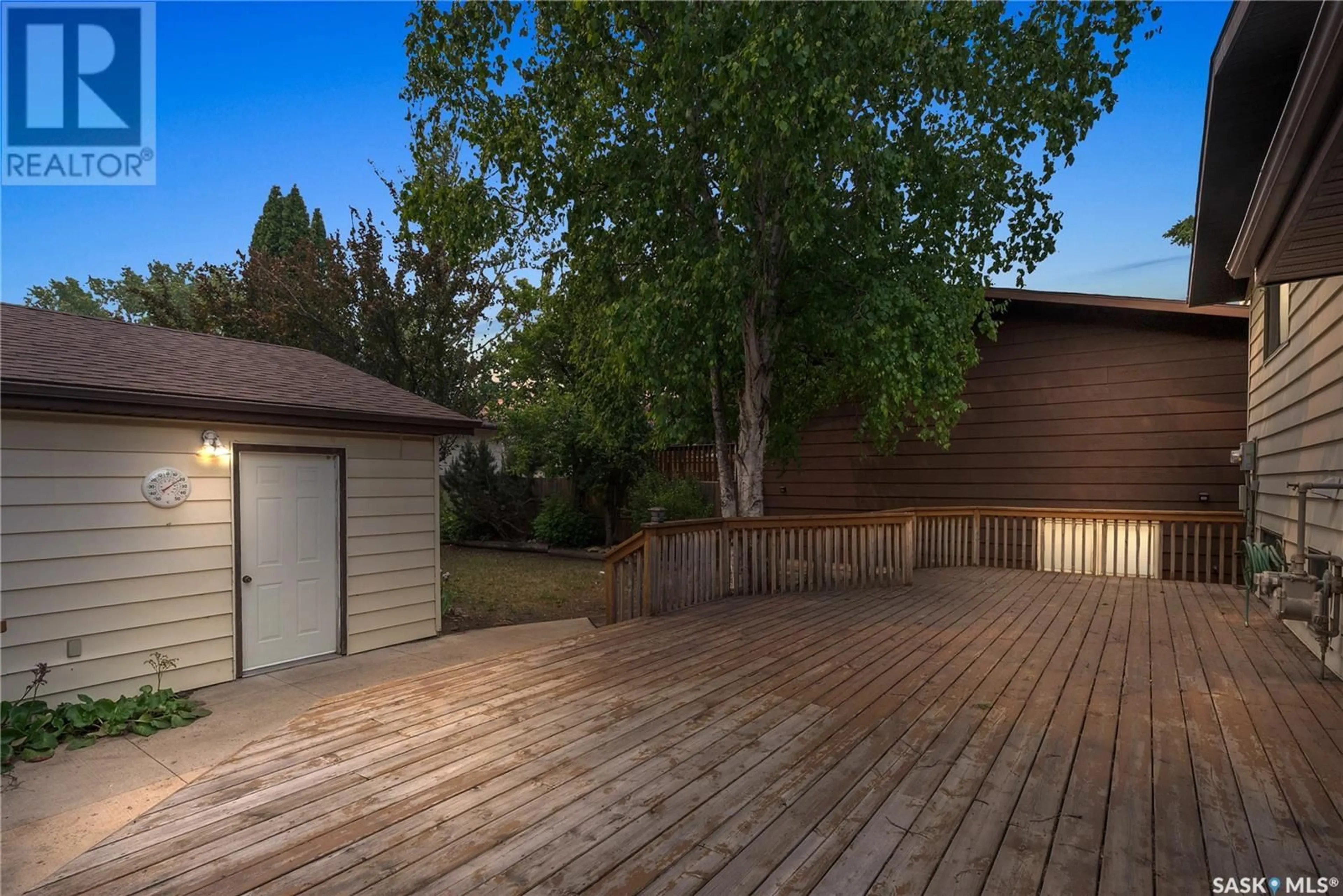 Patio, street for 102 DELARONDE ROAD, Saskatoon Saskatchewan S7J3Y2